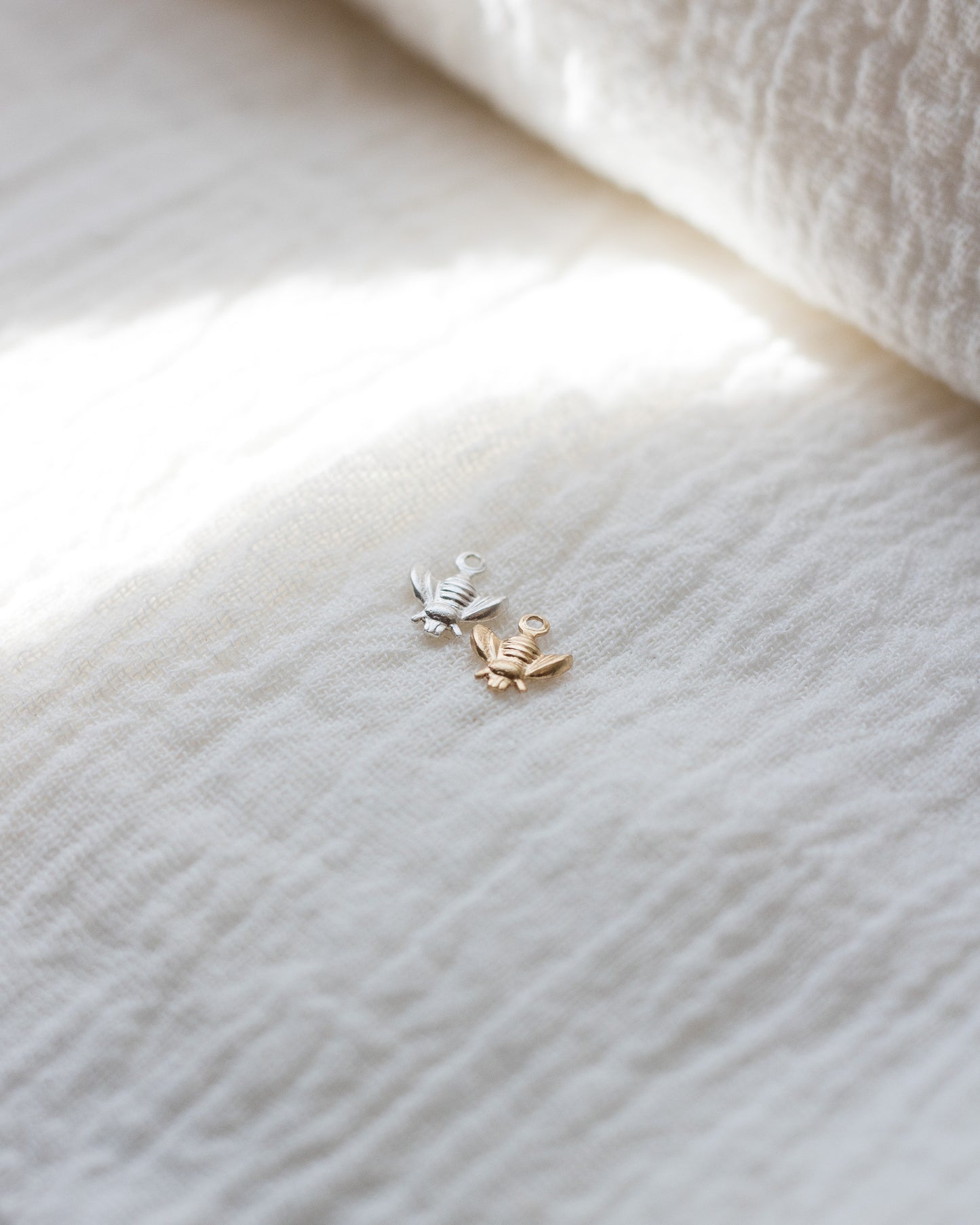 Bee Charm, CH18