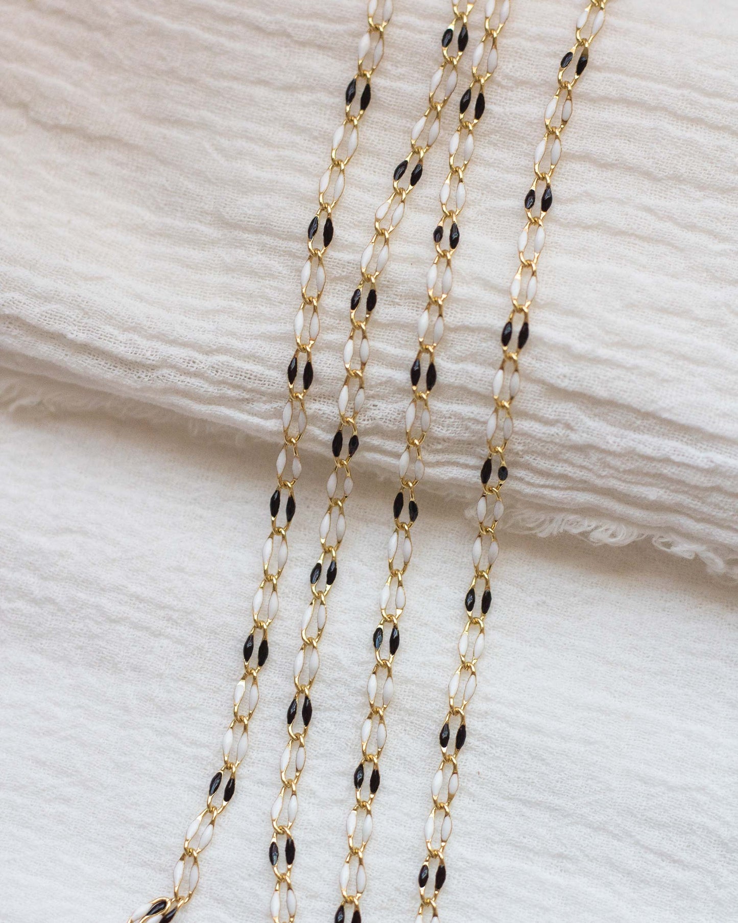 Black and White Enamel Chain, GP111