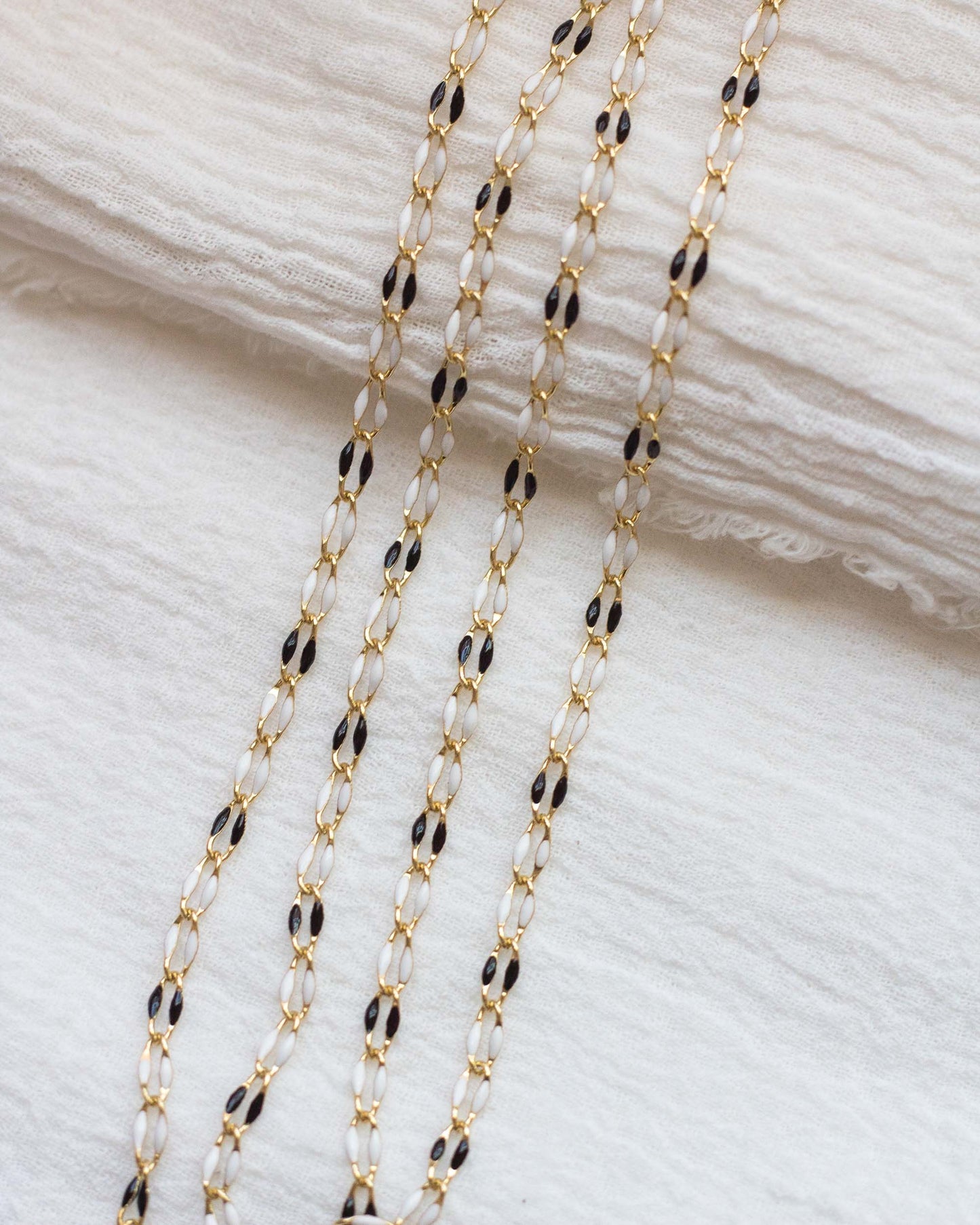 Black and White Enamel Chain, GP111