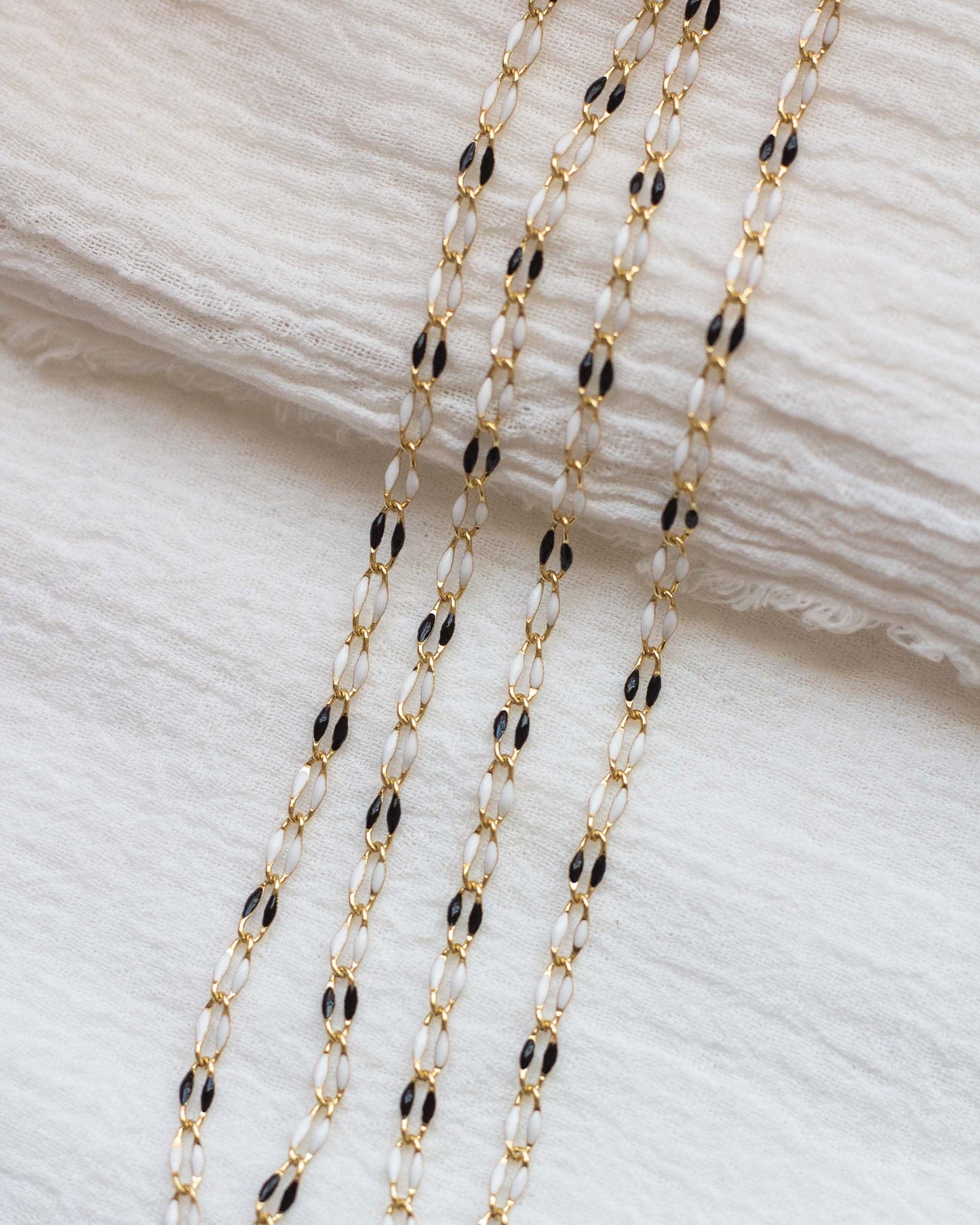 Black and White Enamel Chain, GP111