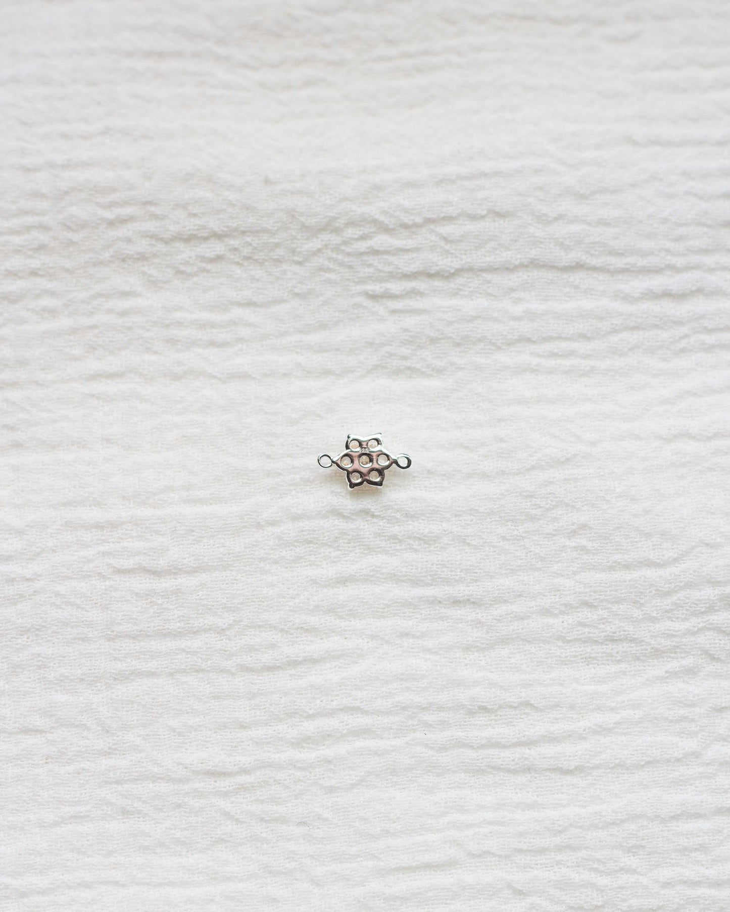 Flower CZ Connector, CN69