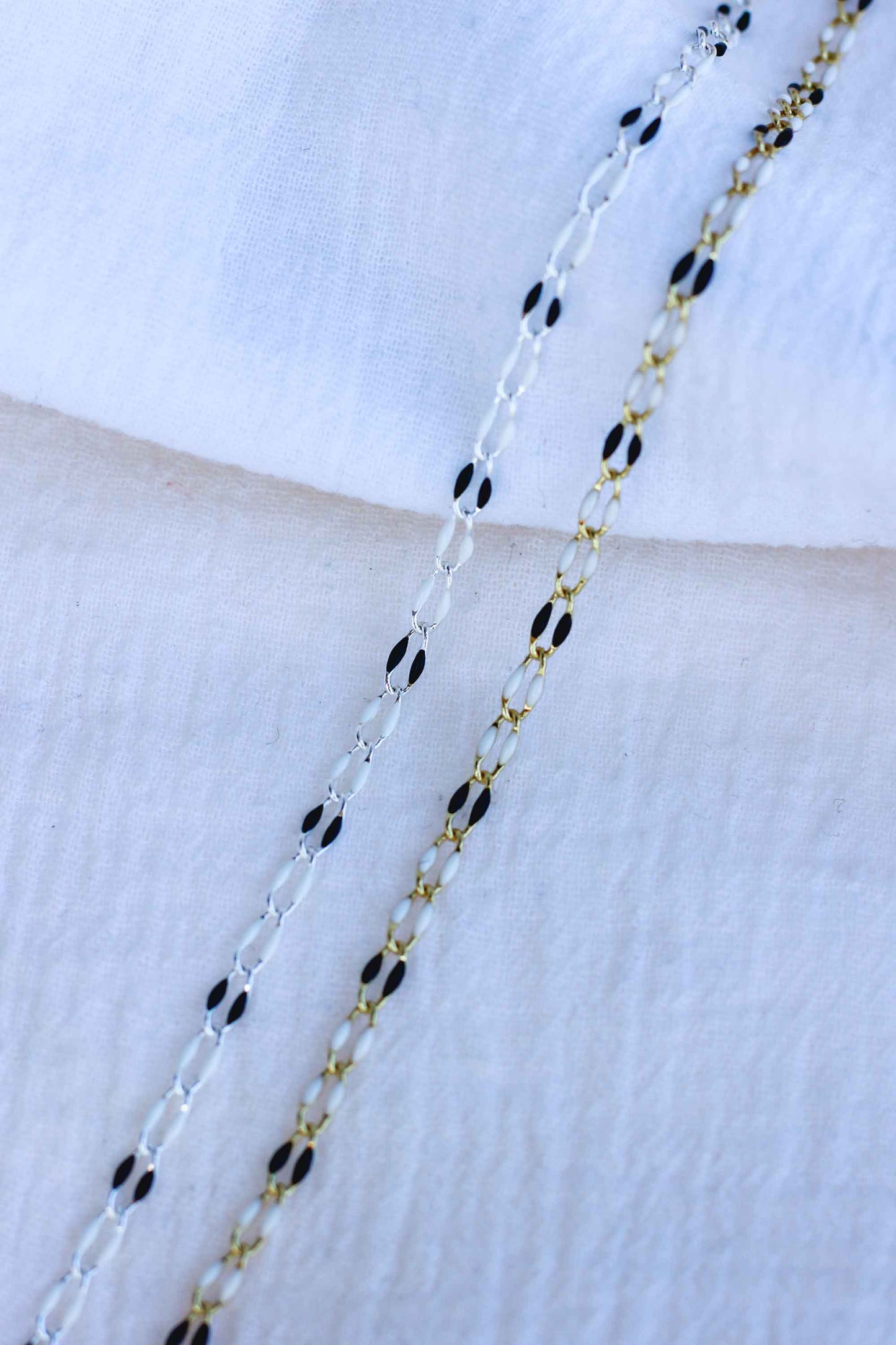Black and White Enamel Chain, GP111