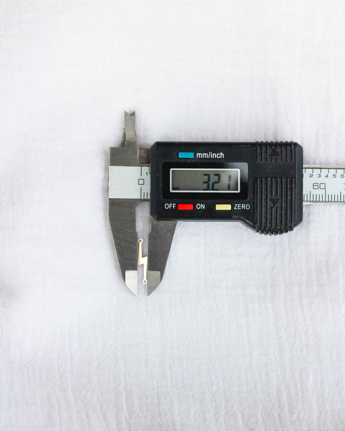 Lightning Bolt Connector, CN193