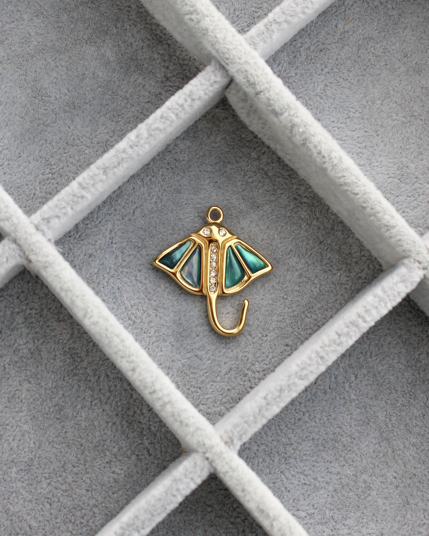 29mm Manta Ray PVD Charm, CH452
