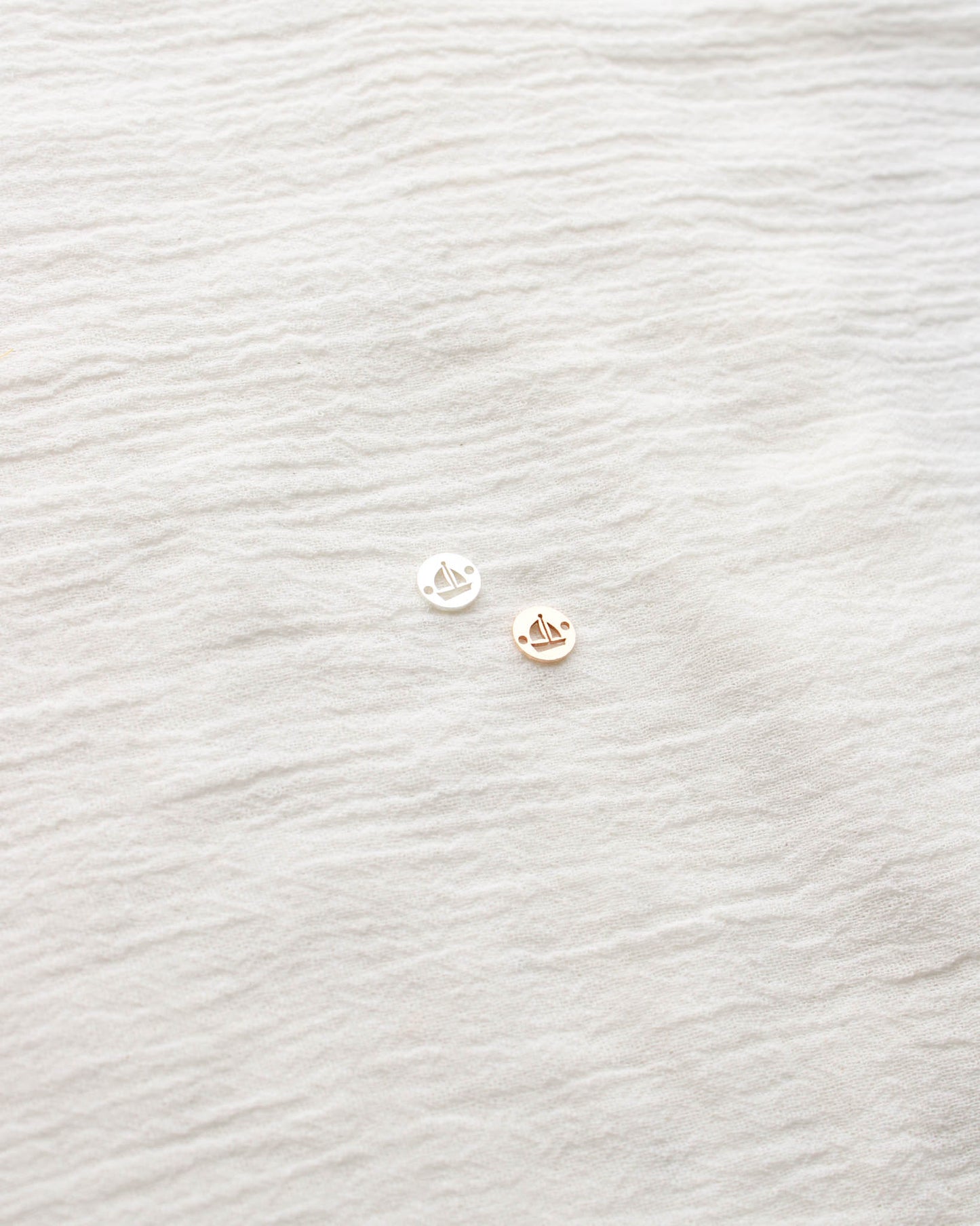 Sailboat Round Connector Charm, CN358