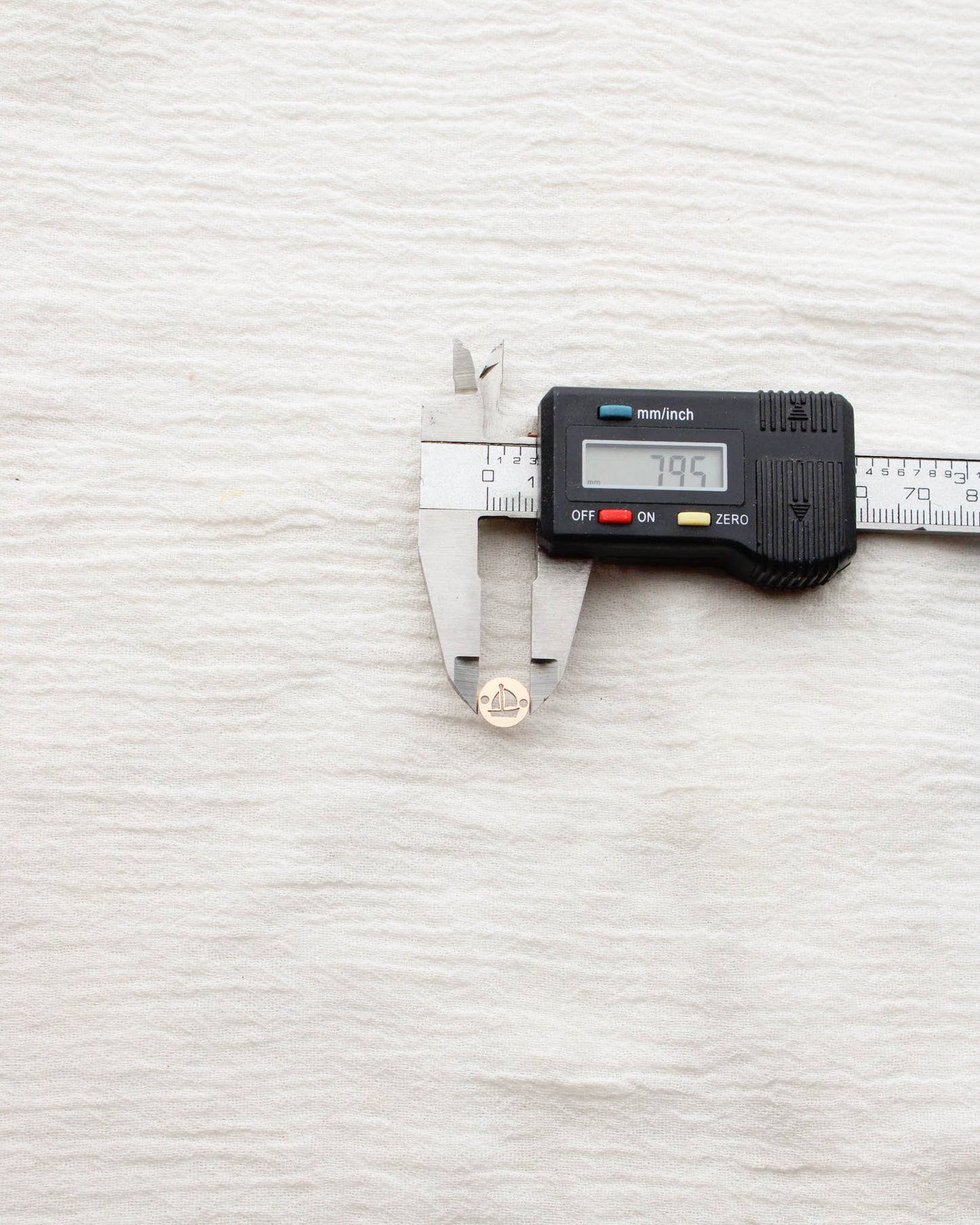 Sailboat Round Connector Charm, CN358