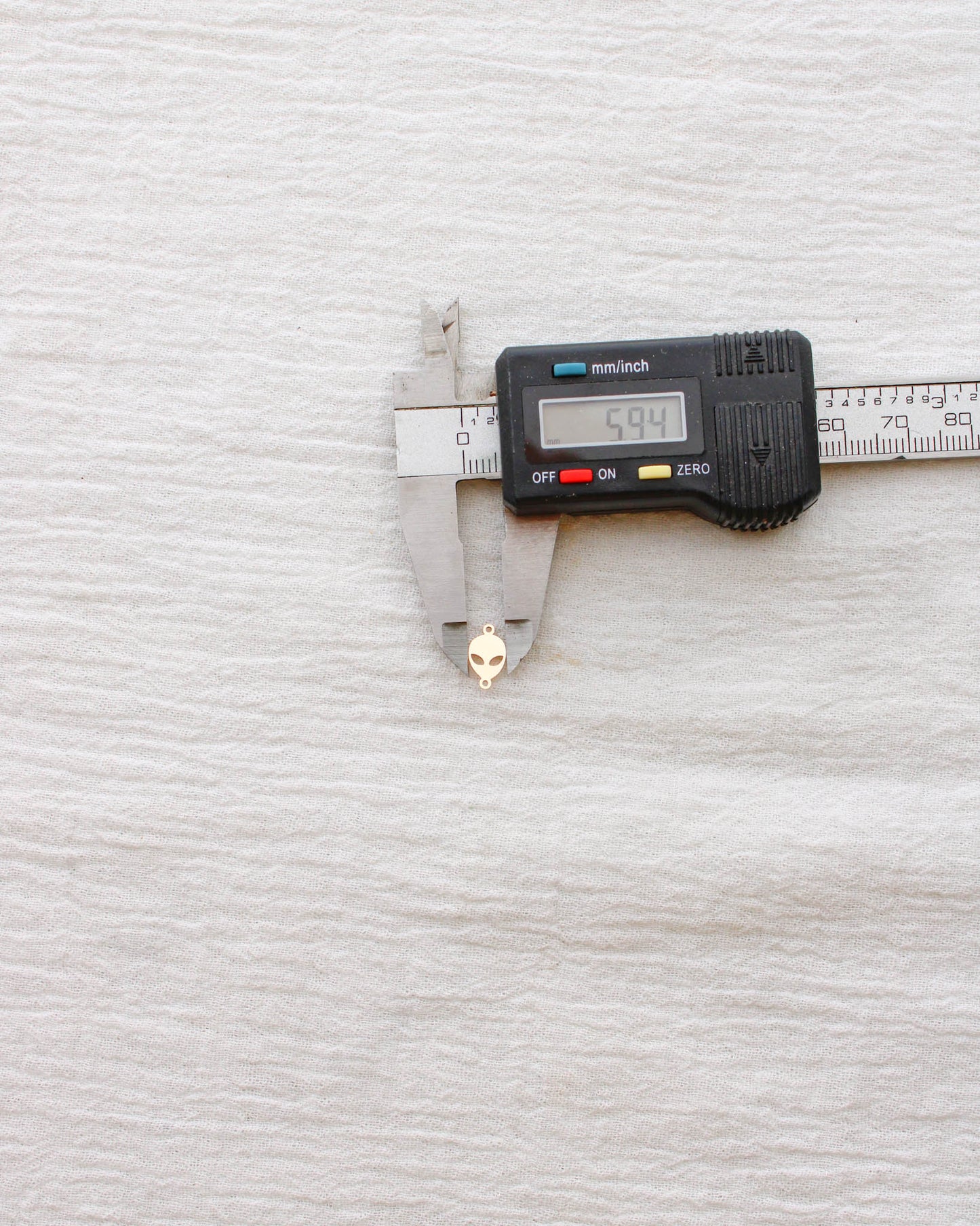 Alien Connector Charm, CN379
