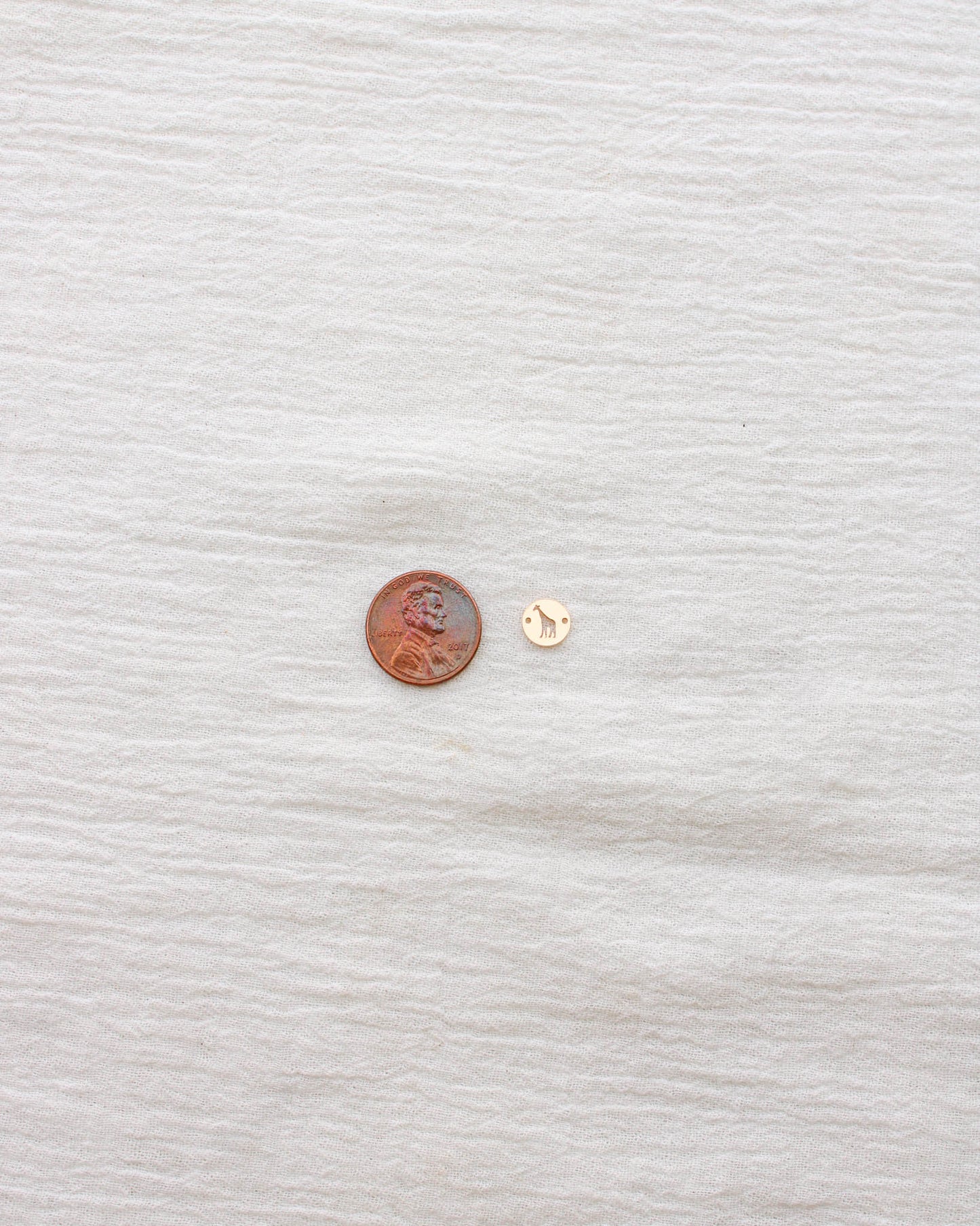 Giraffe Round Connector Charm, CN378