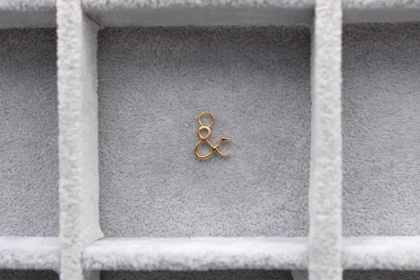 Ampersand Charm, CH299