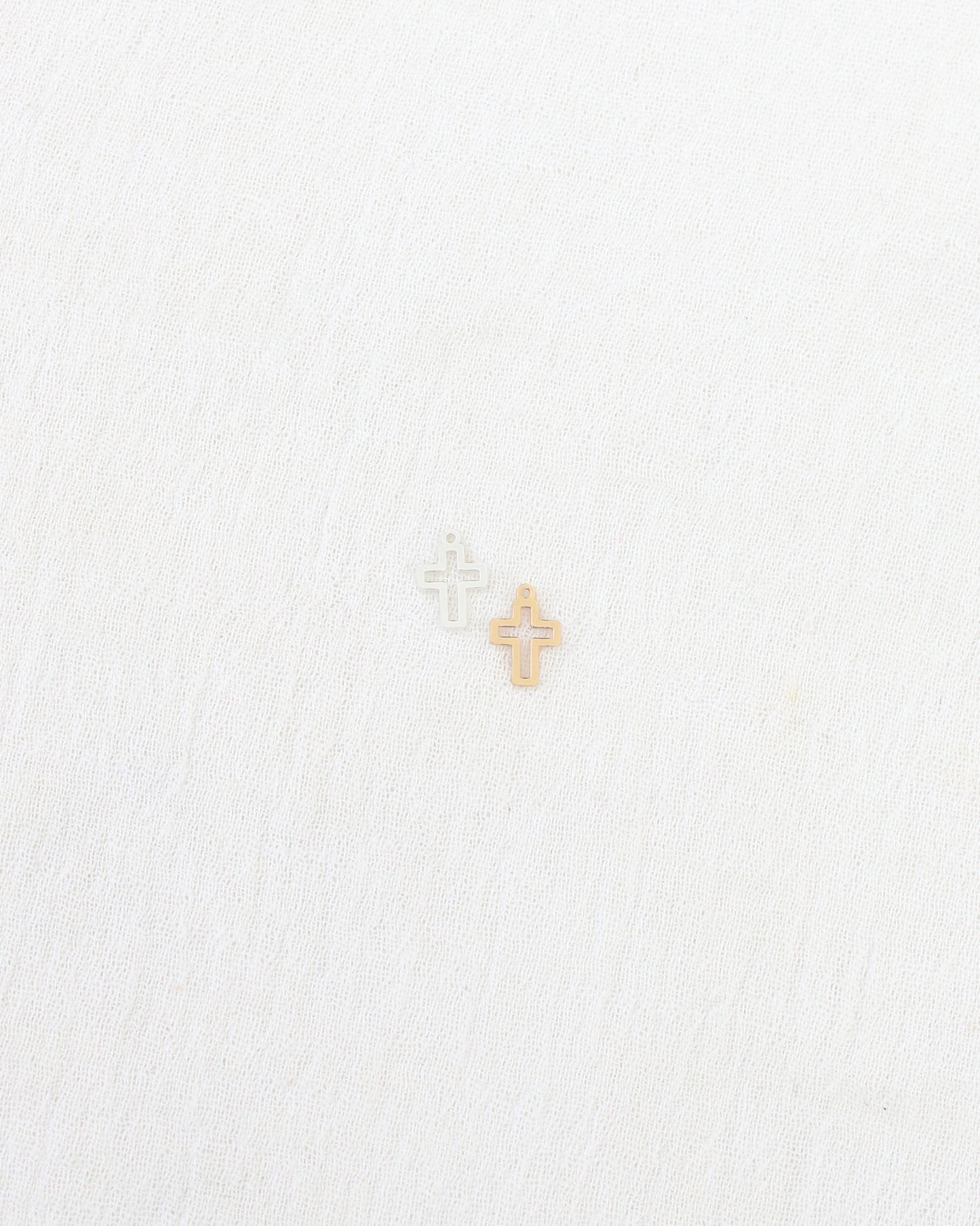 Mini Cross Outline Charm, CH317