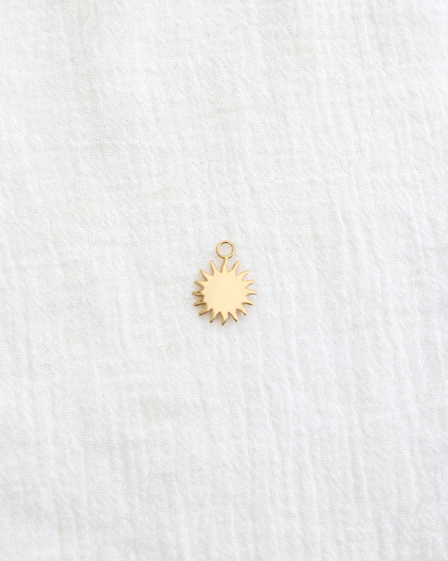 Radiant Sun Charm, CH280