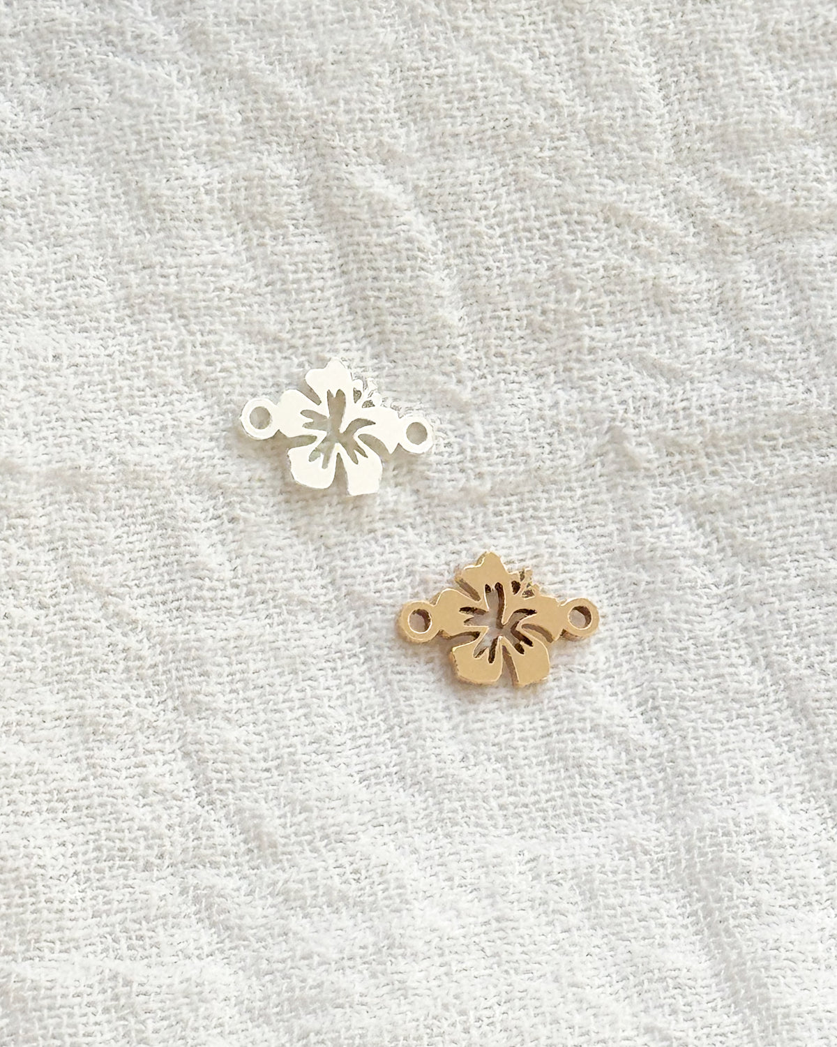 9mm Hibiscus Flower Connector, CN479