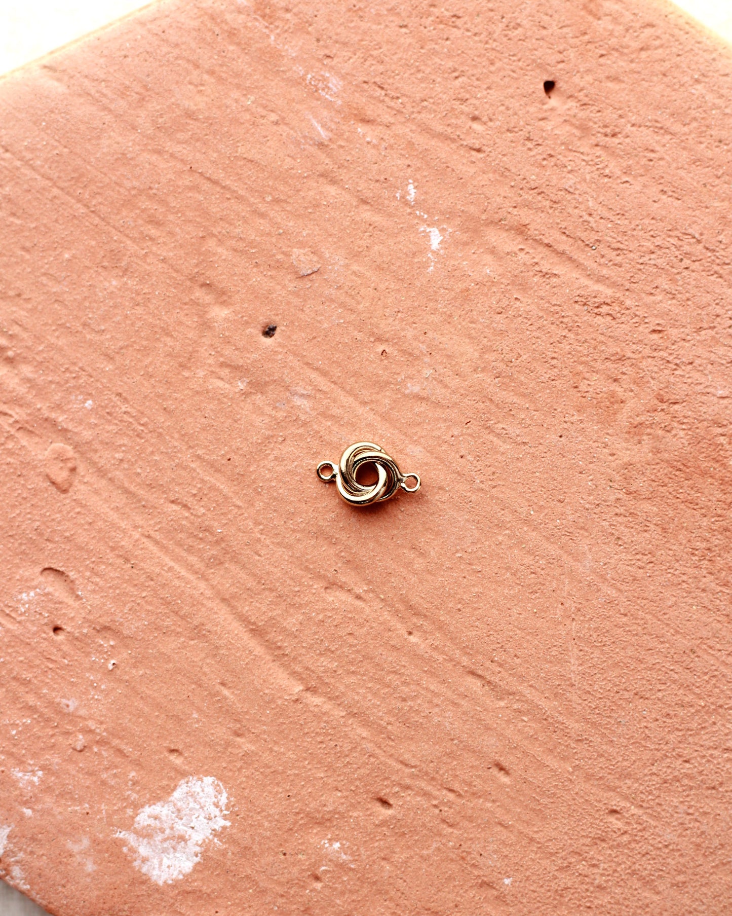 6mm Love Knot Connector, CN23