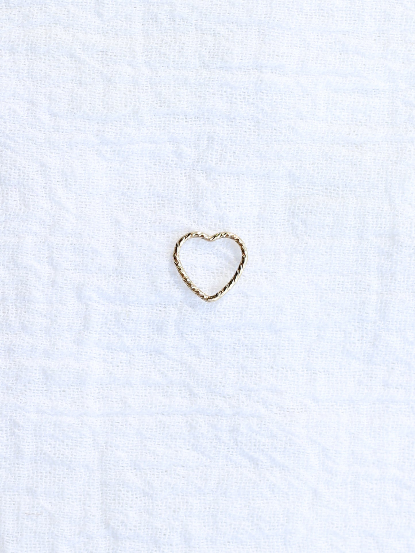 Sparkle Wire Heart Connector, CN204
