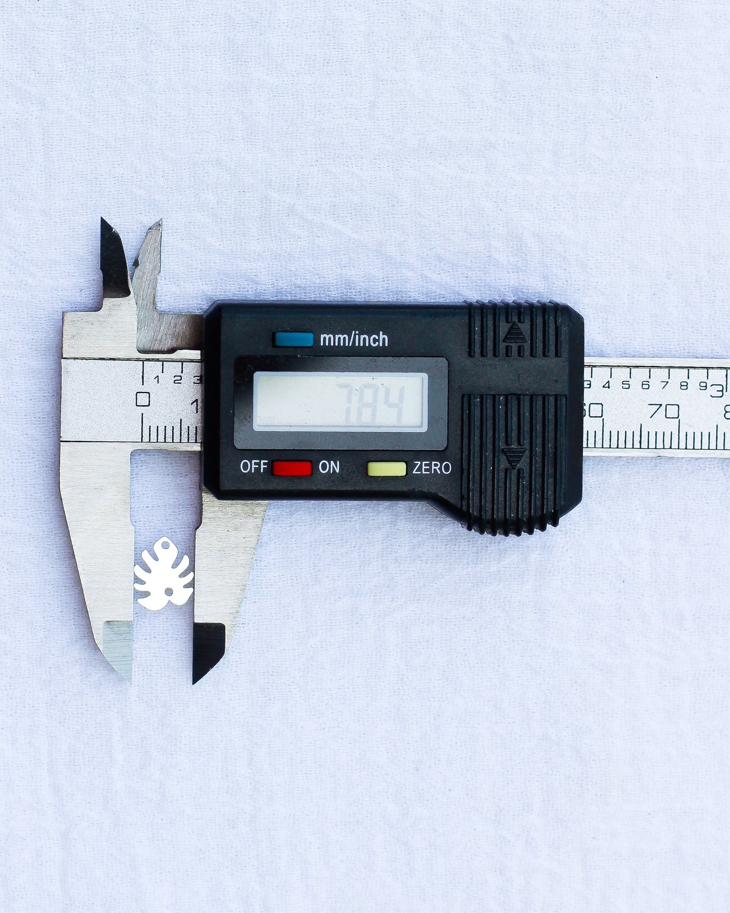 Monstera Leaf Connector, CN233