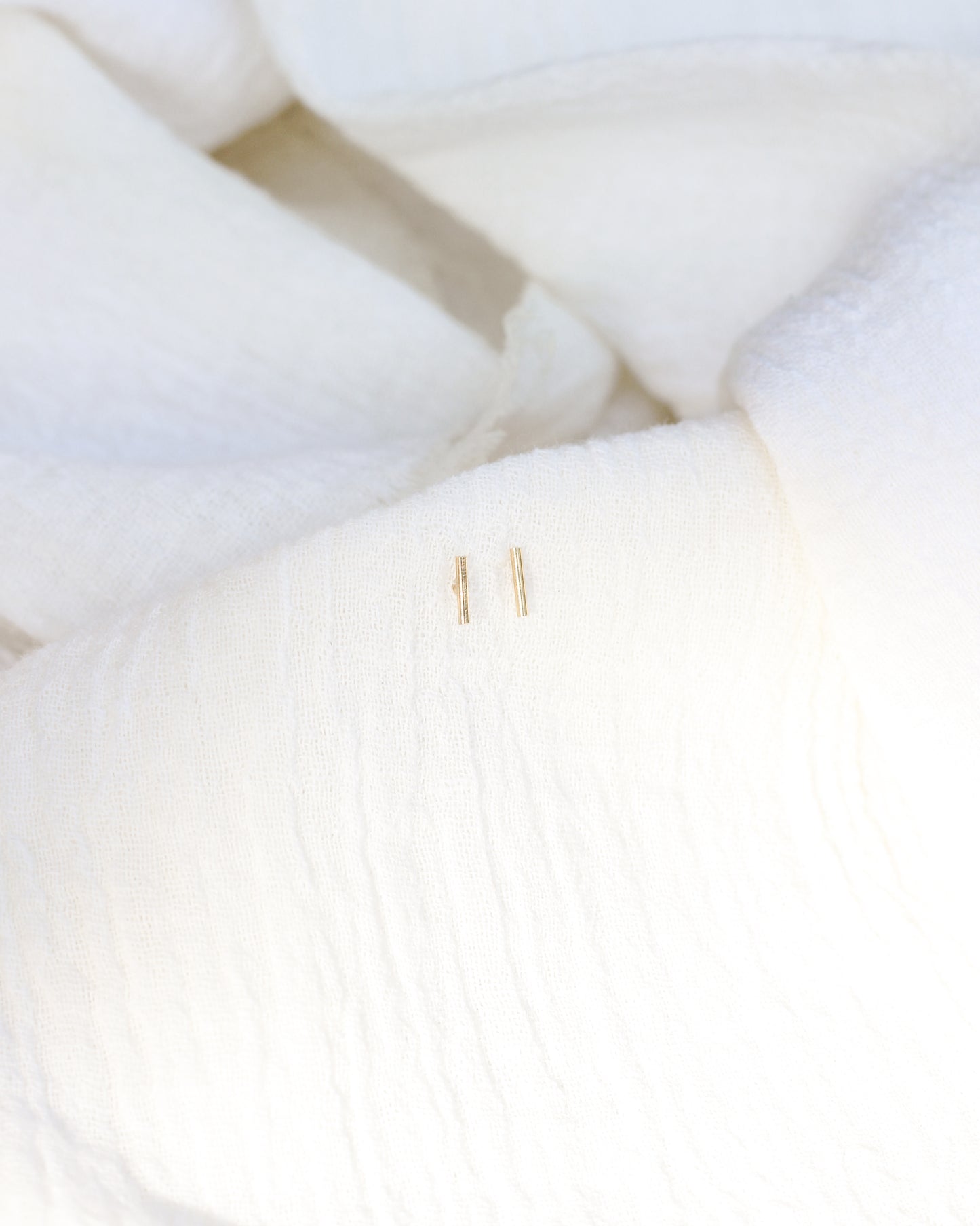 6mm Gold Bar Stud Earrings, E13