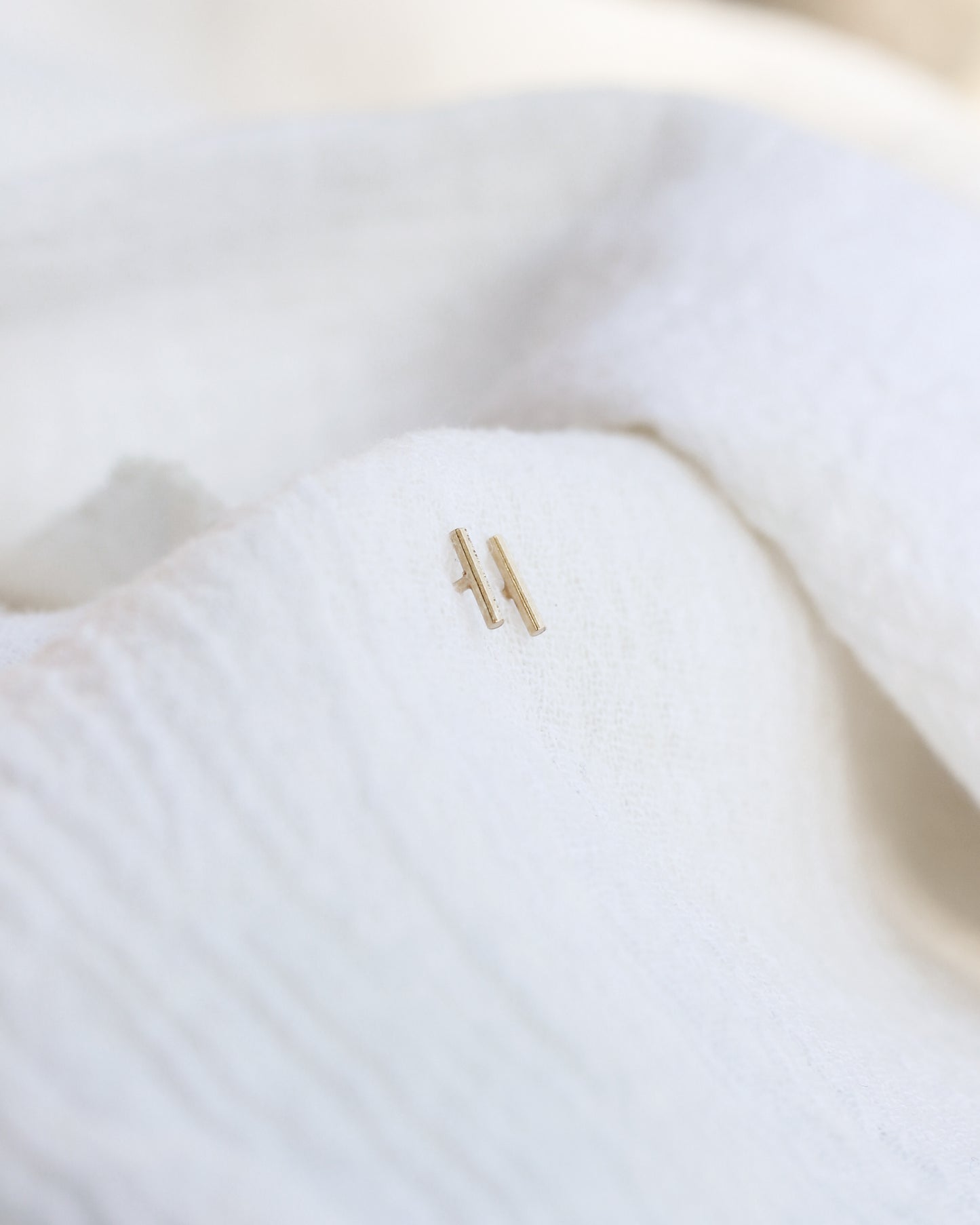 6mm Gold Bar Stud Earrings, E13