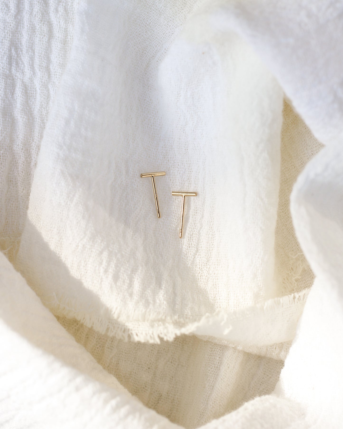 6mm Gold Bar Stud Earrings, E13