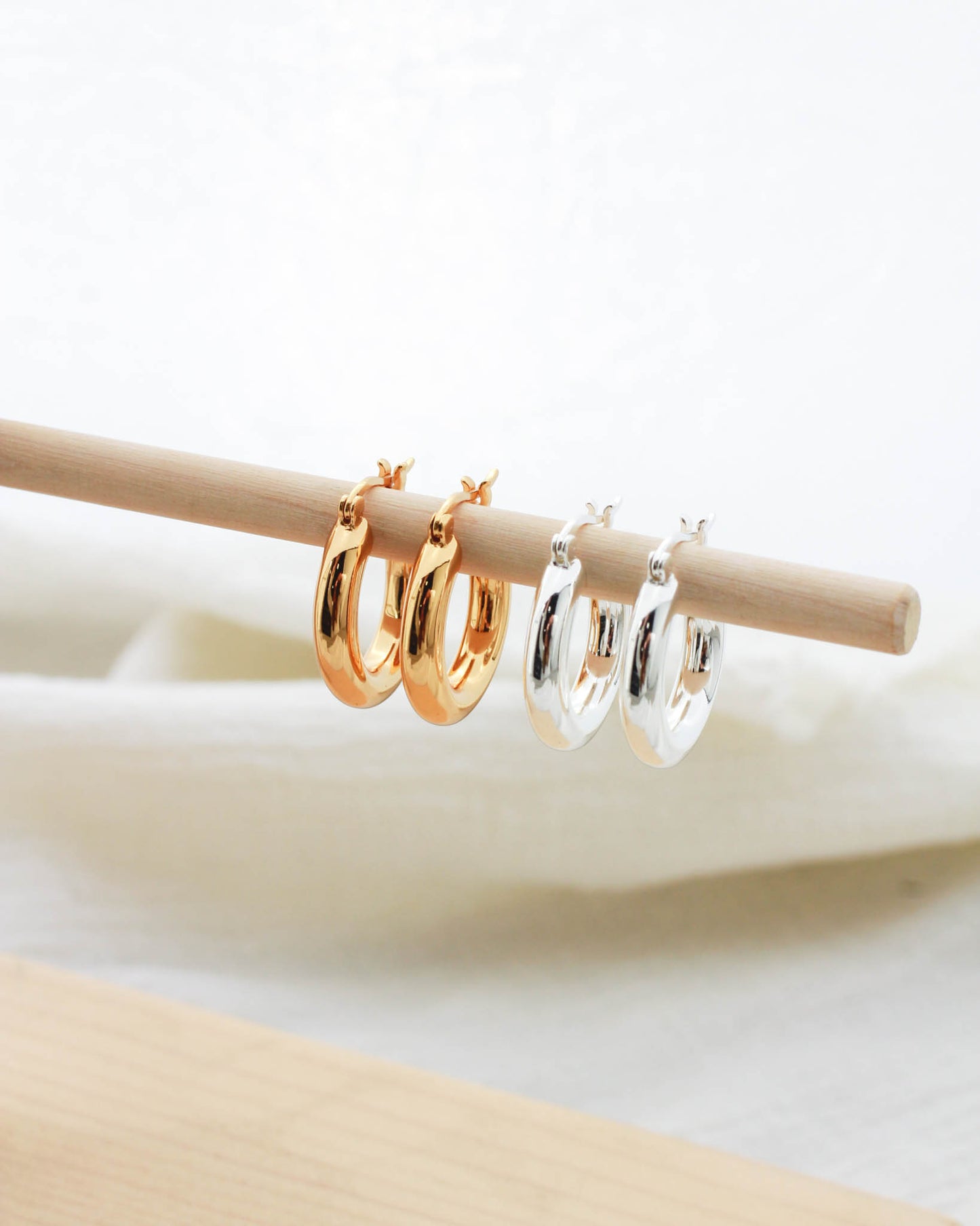 19.5mm Chunky Gold Plated Hoop Earrings, E18