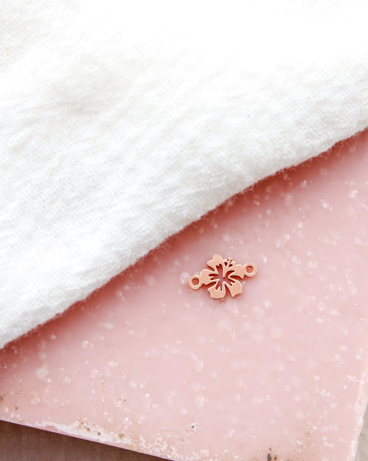 Hibiscus Flower Connector, CN479
