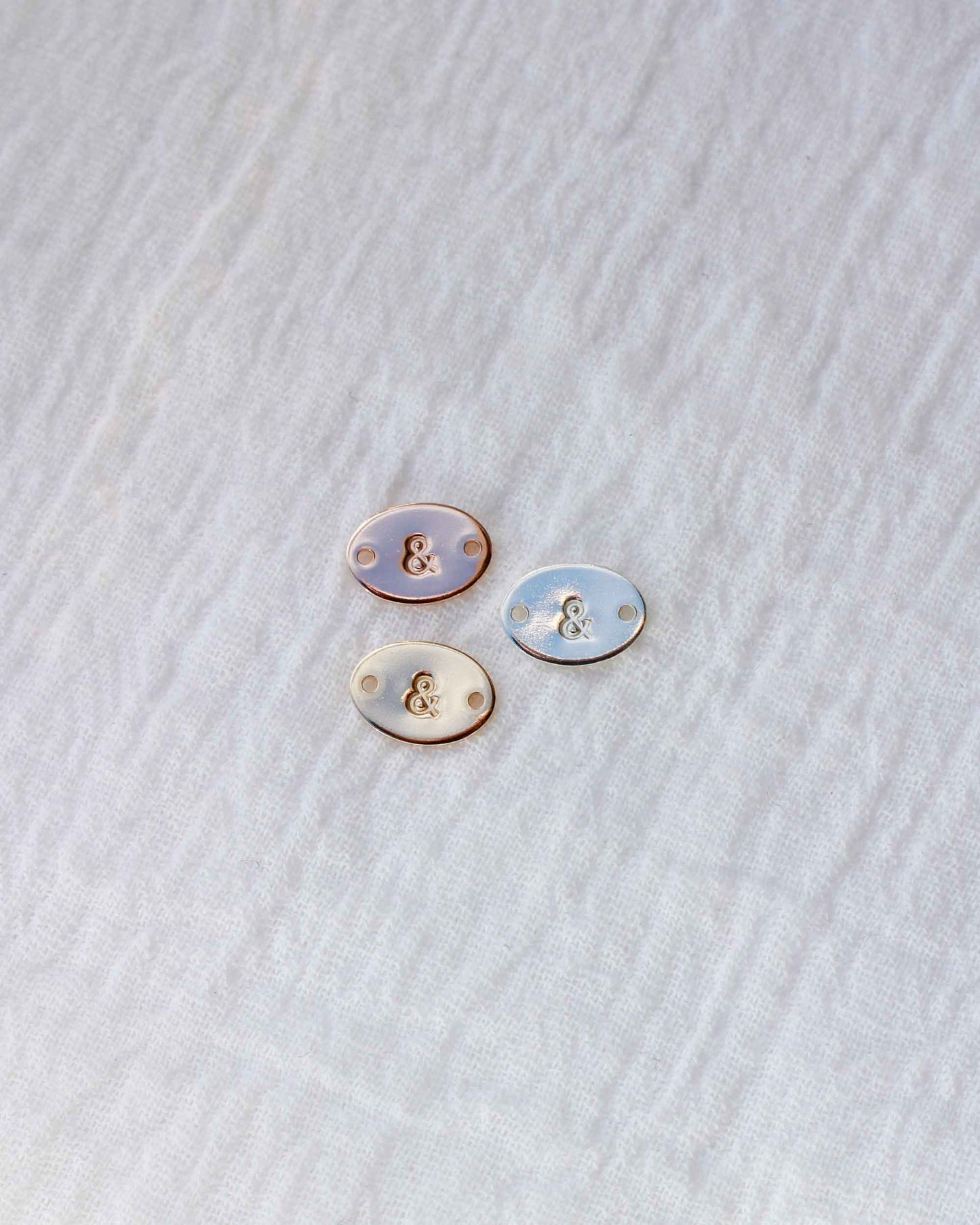 Ampersand Oval Connector, CN01