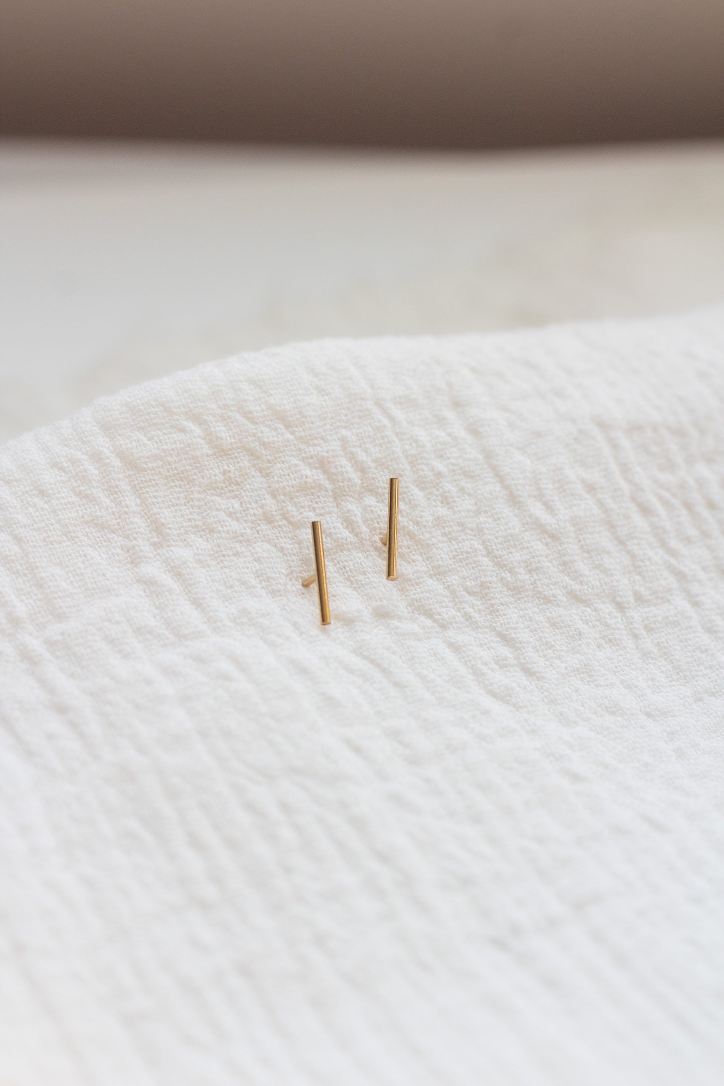 10mm Gold Bar Stud Earrings, E14