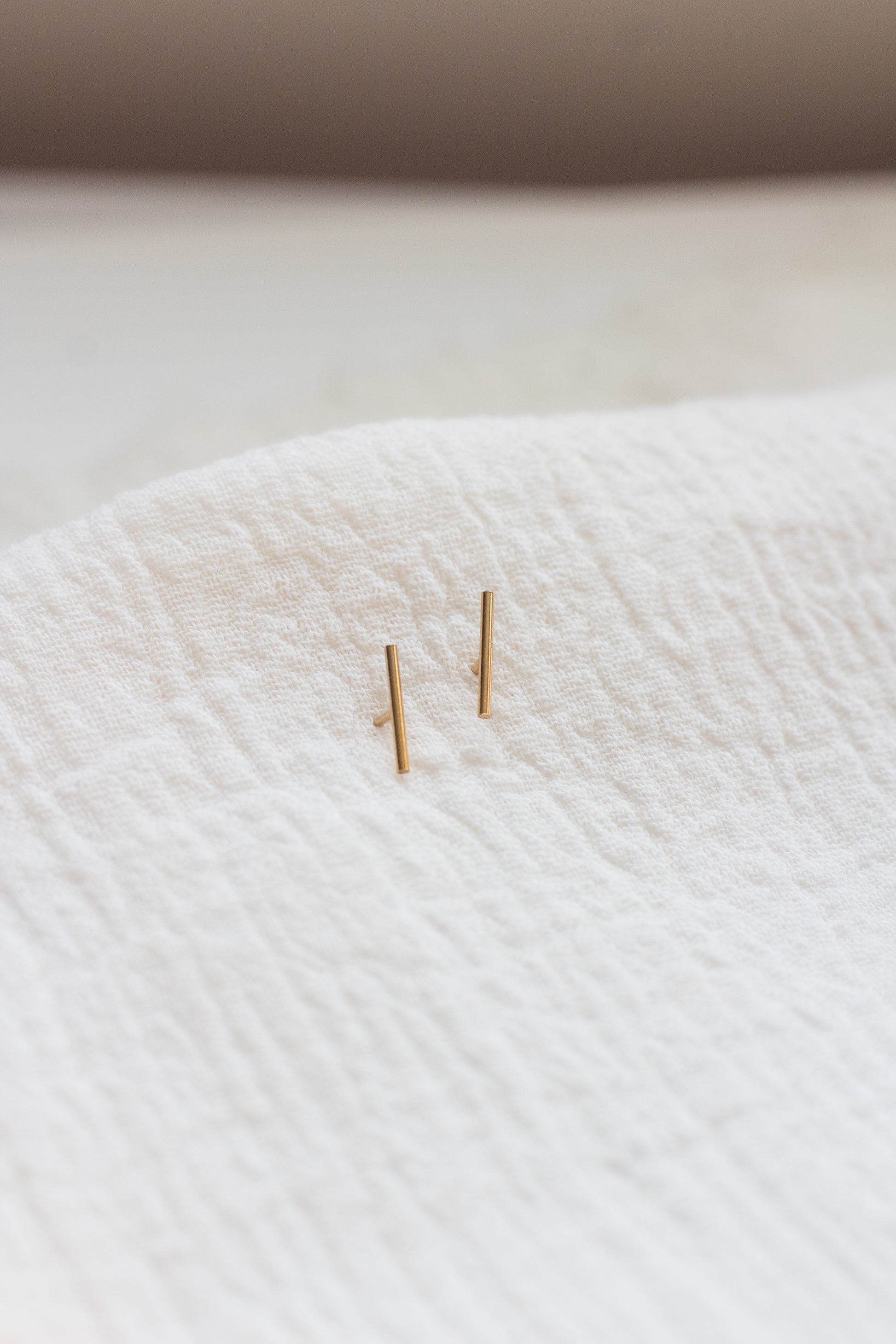 10mm Gold Bar Stud Earrings, E14