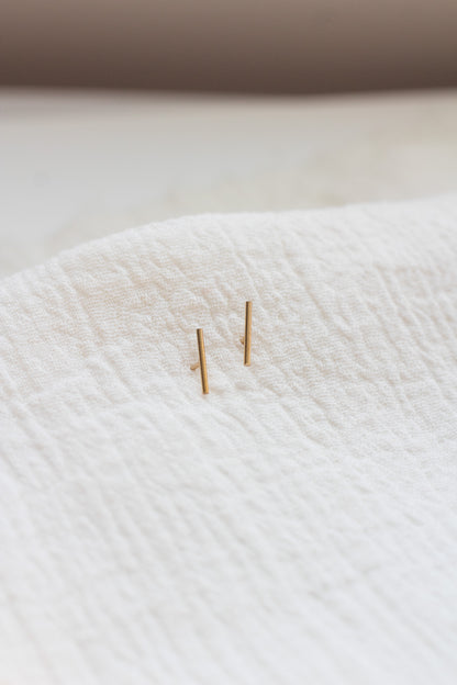 10mm Gold Bar Stud Earrings, E14