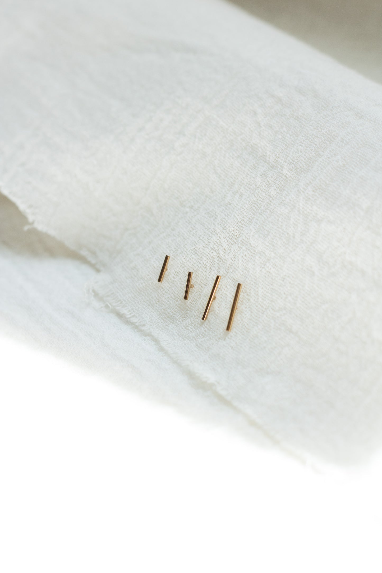 10mm Gold Bar Stud Earrings, E14