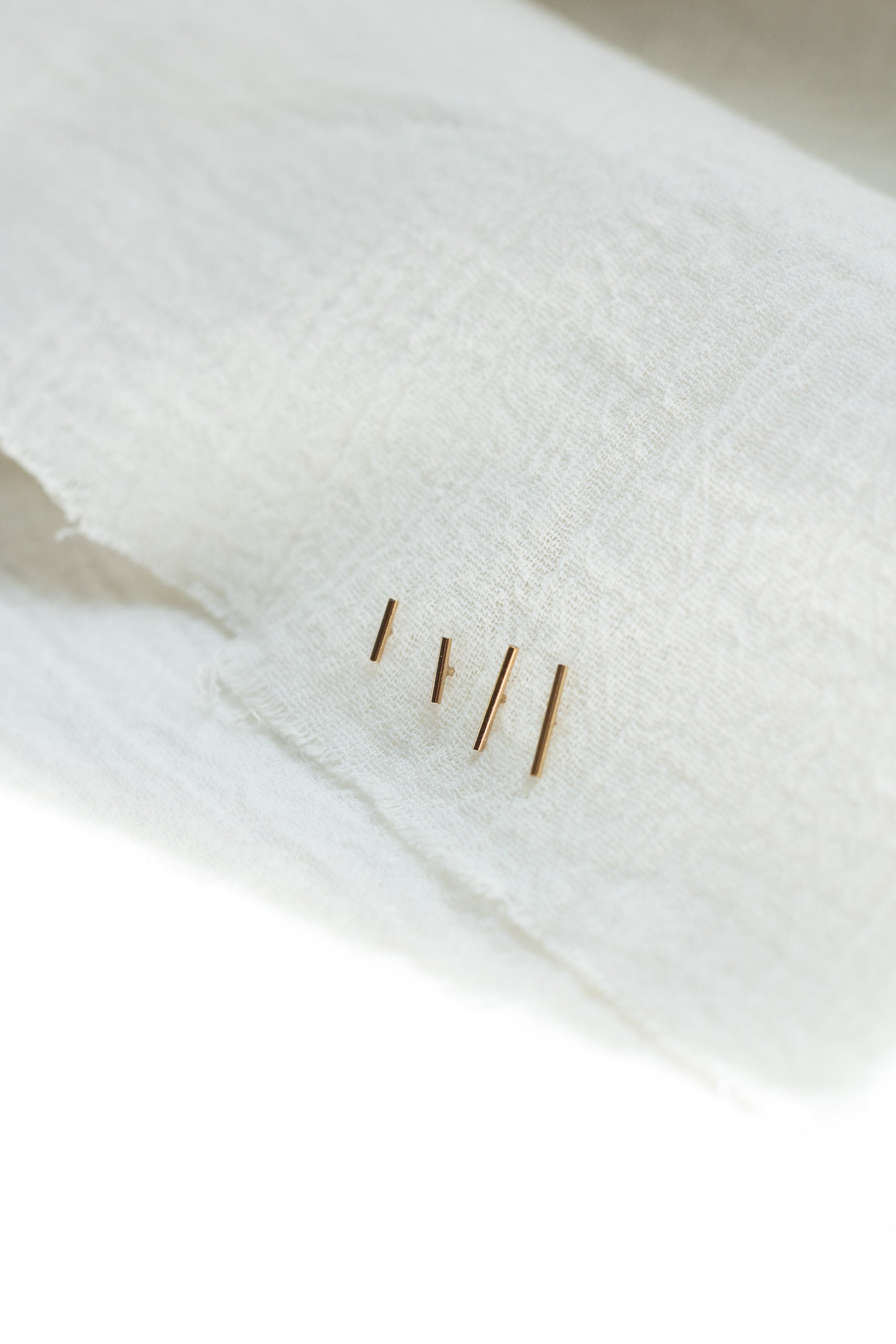 10mm Gold Bar Stud Earrings, E14