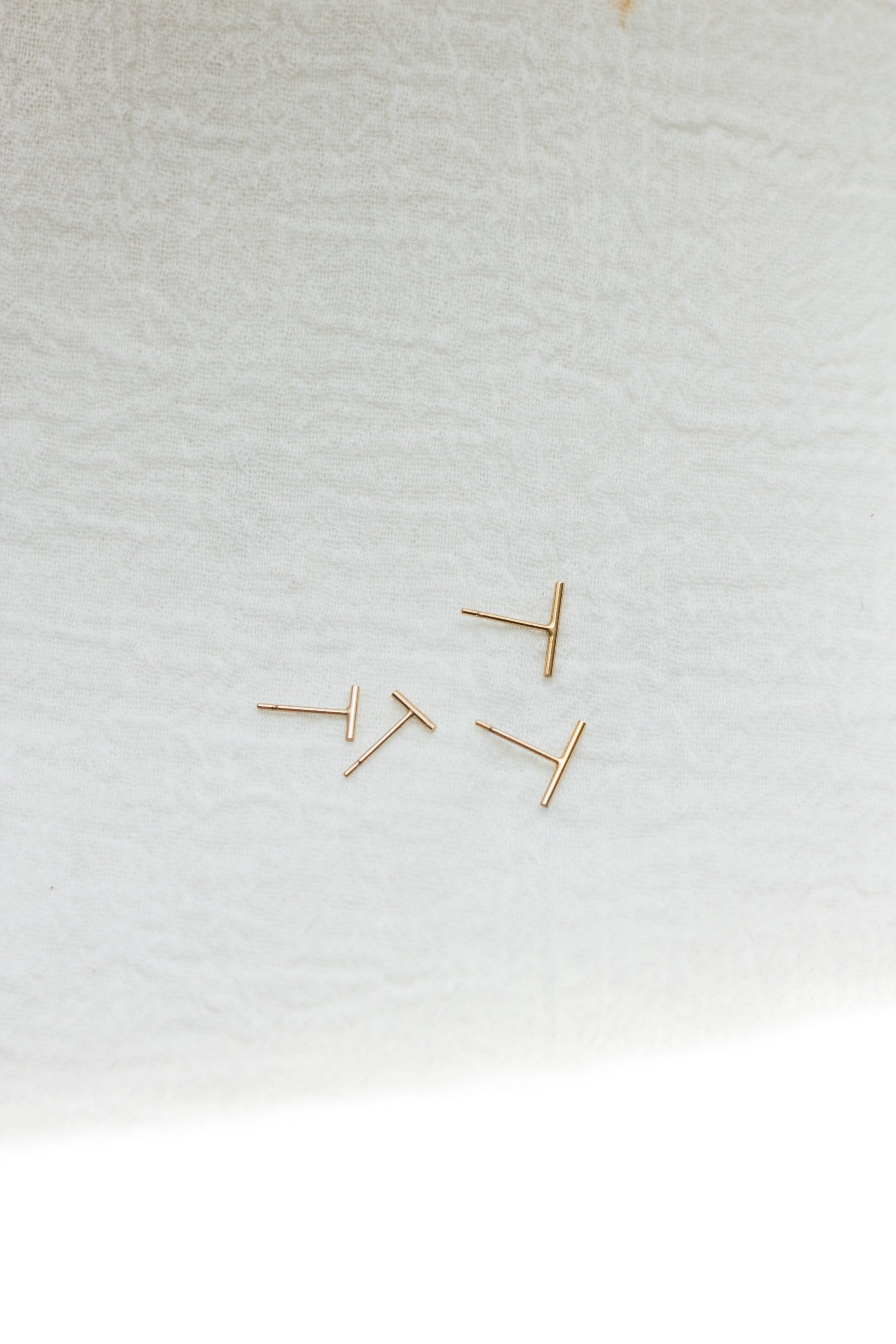10mm Gold Bar Stud Earrings, E14
