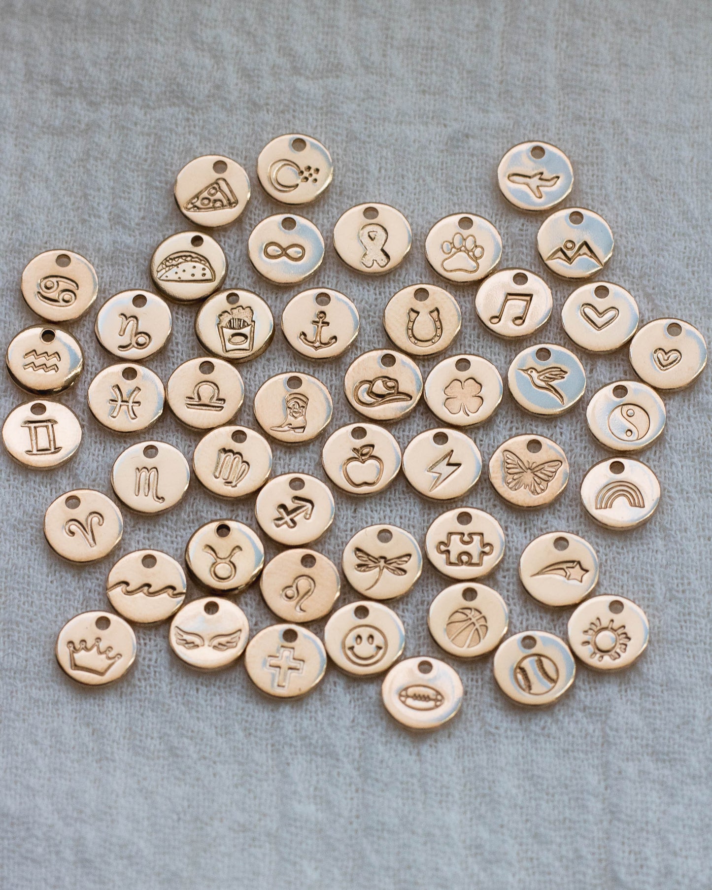Tiny Disc Charm, CH05
