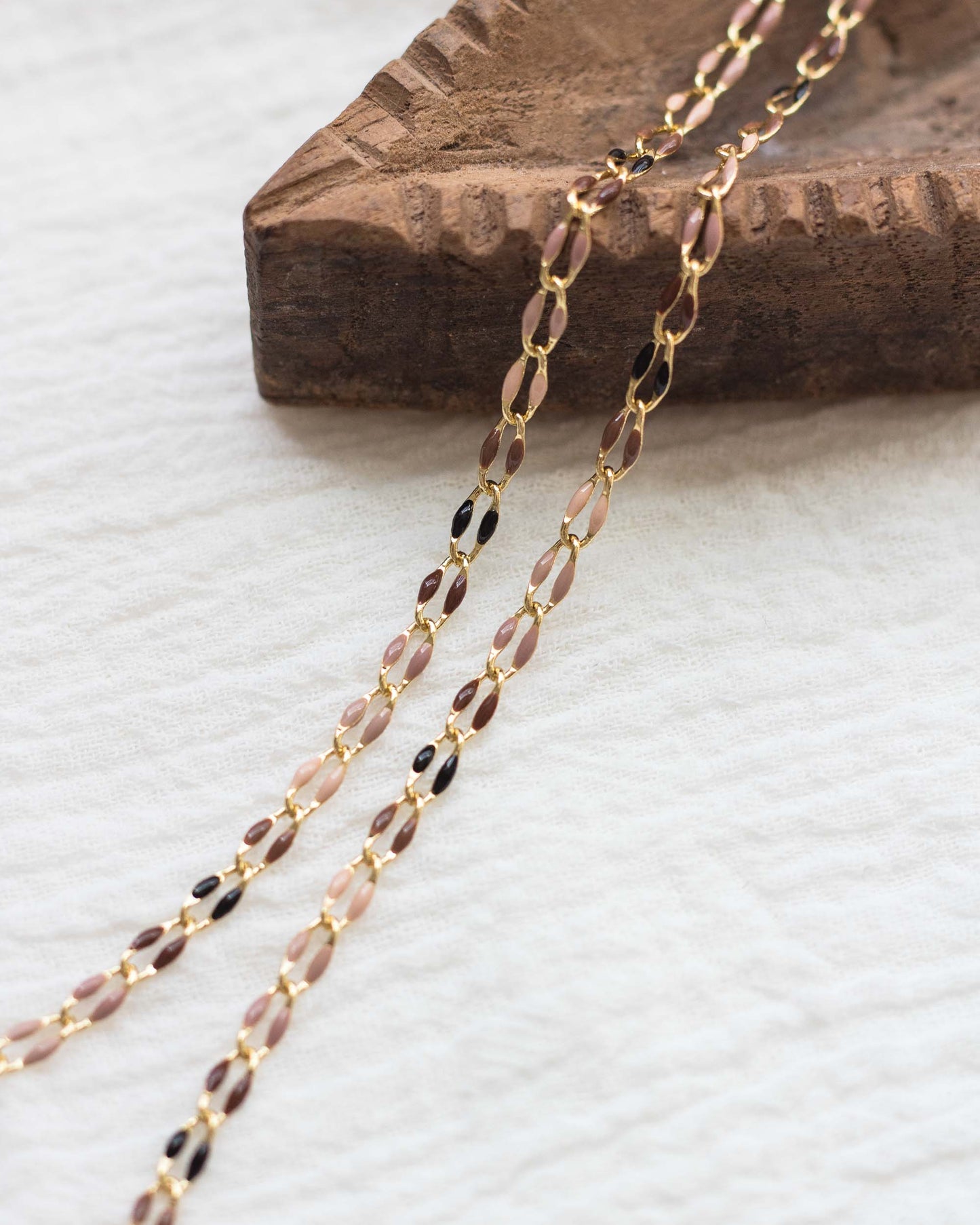 Neutrals Multi Color Enamel Chain, GP104