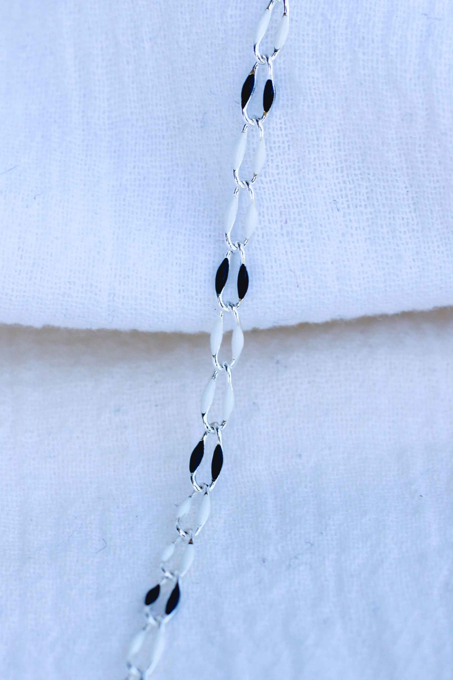 Black and White Enamel Chain, SP111