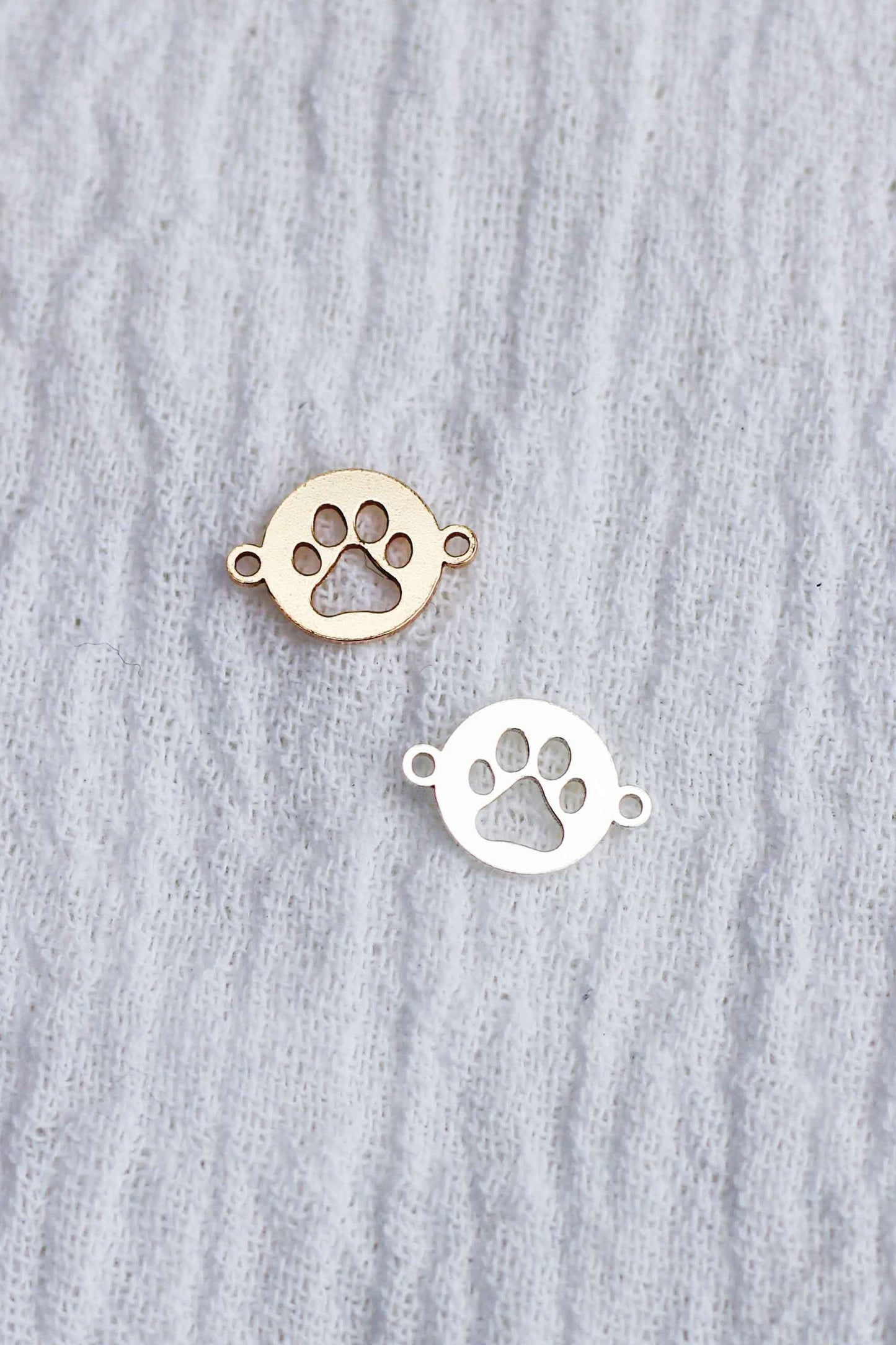 Paw Print Round Connector, CN186