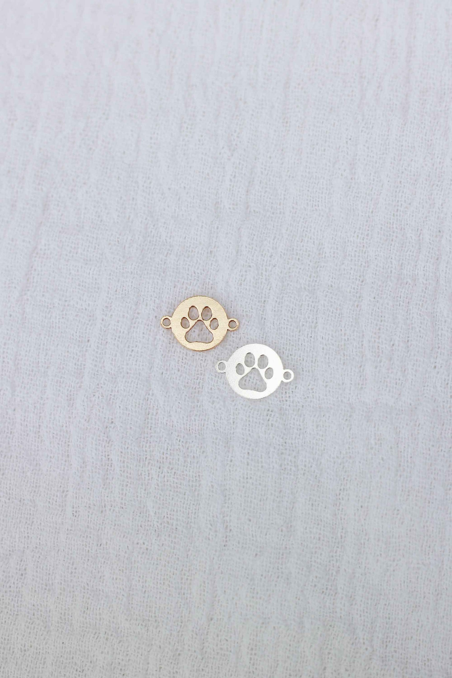 Paw Print Round Connector, CN186