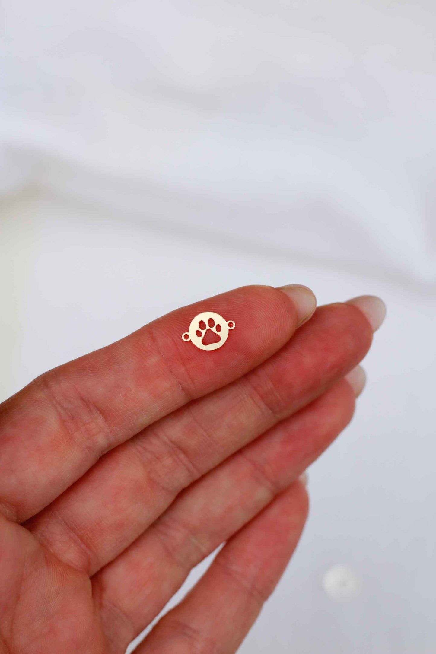 Paw Print Round Connector, CN186