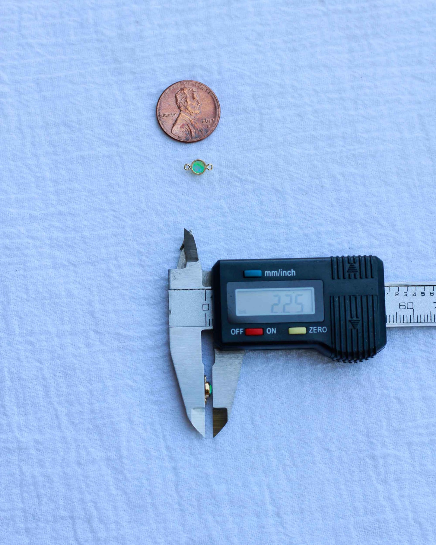 4mm Light Green Opal Connector, CN239