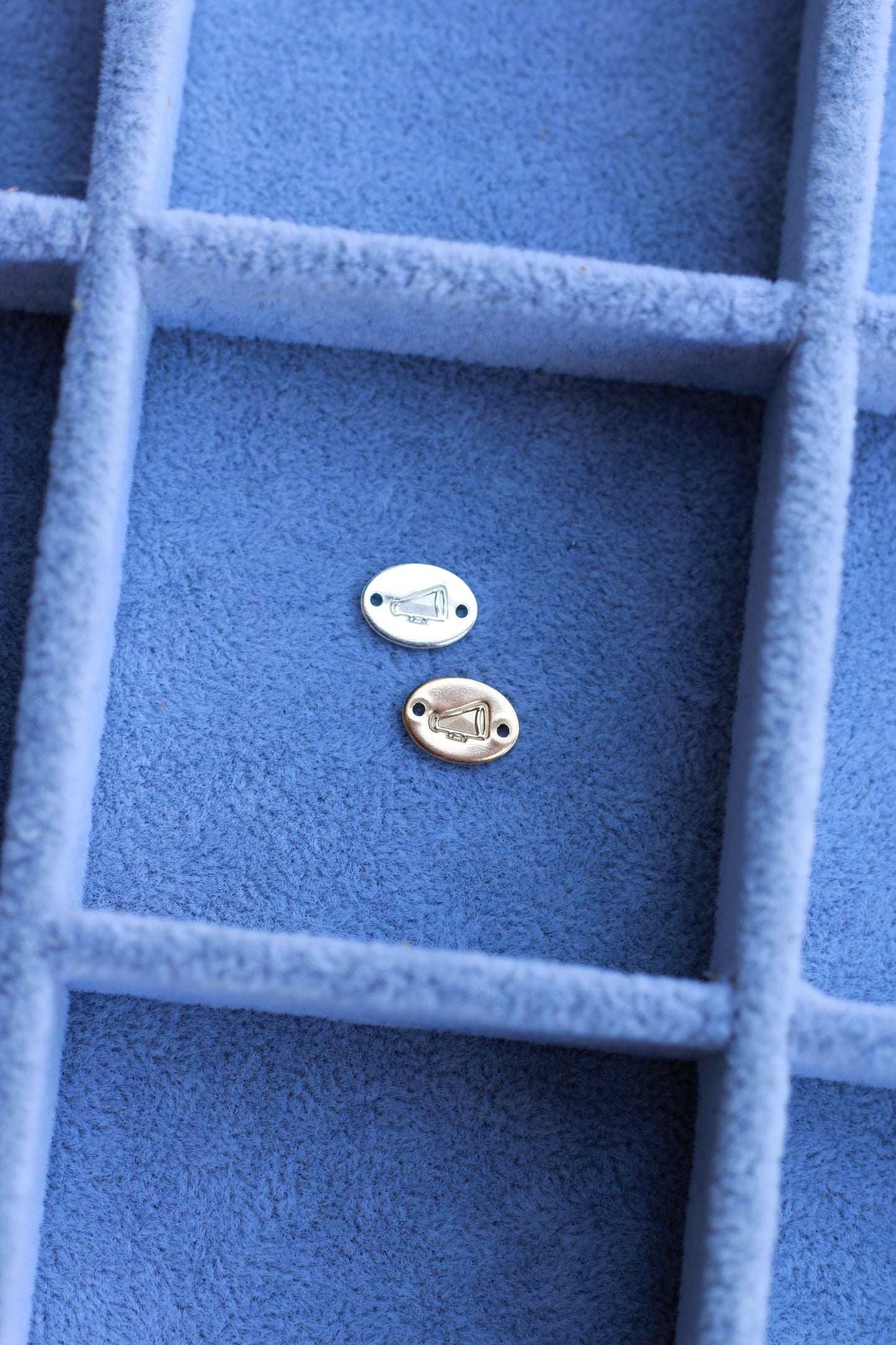 Megaphone Connector, CN01