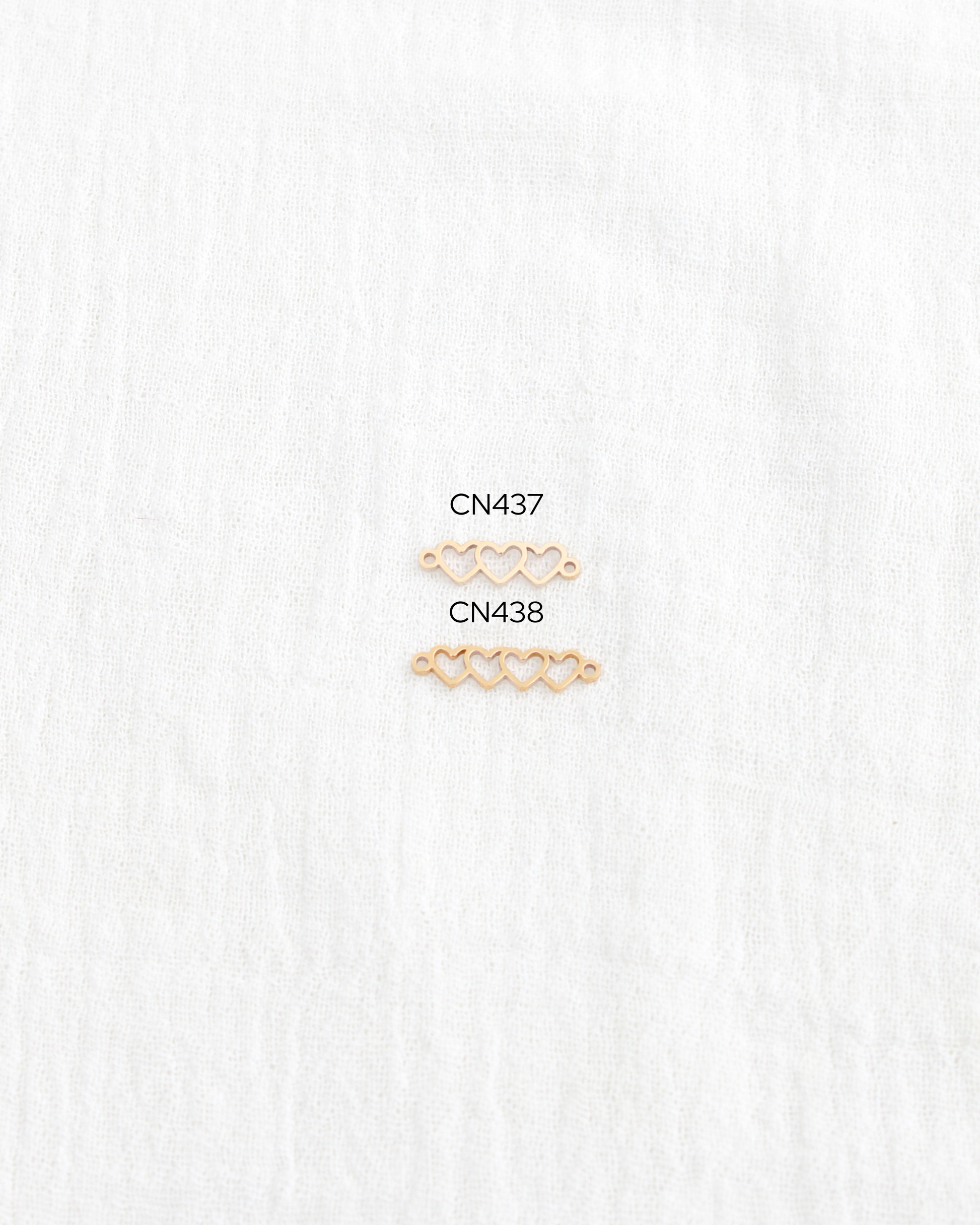 4 Linked Heart Outline Connector. CN438