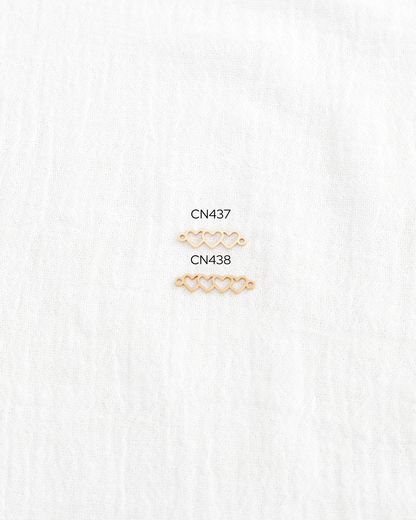 3 Linked Heart Outline Connector, CN437
