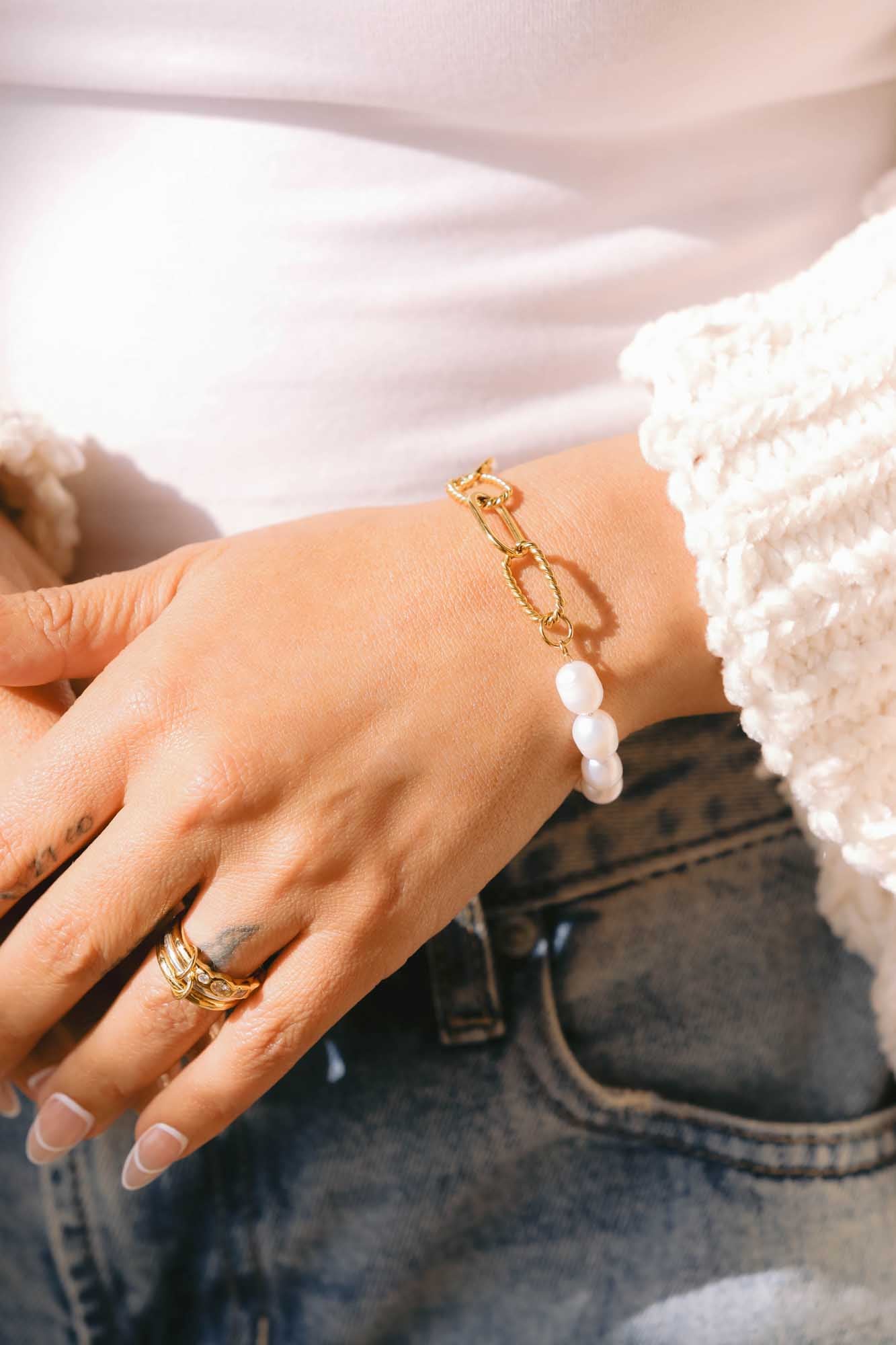 7.5" Pearl and Paperclip Bracelet, BR56