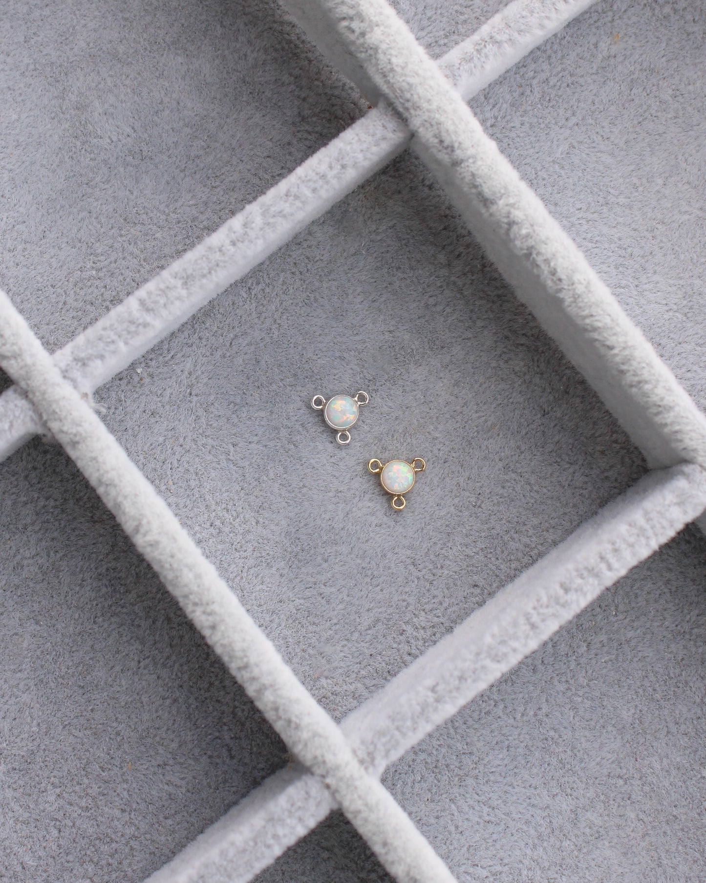 4mm White Opal Y Connector, CN493