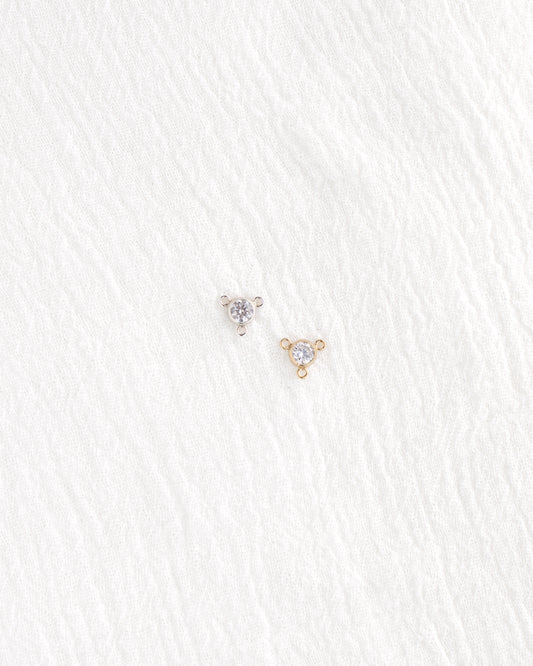 4mm White CZ Y Connector, CN494