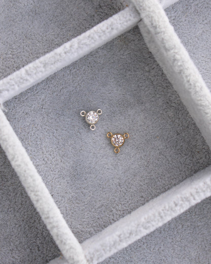 4mm White CZ Y Connector, CN494