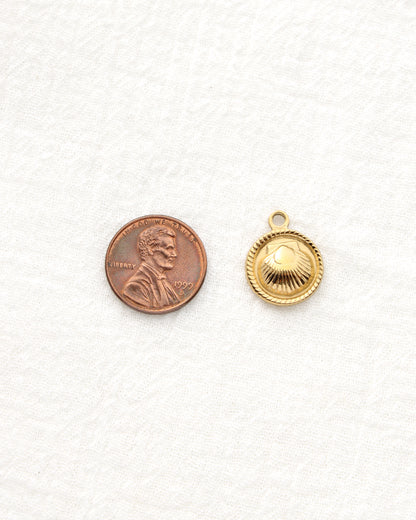 19mm Shell Disc PVD Charm, CH478