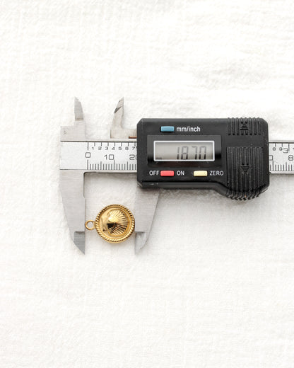 19mm Shell Disc PVD Charm, CH478