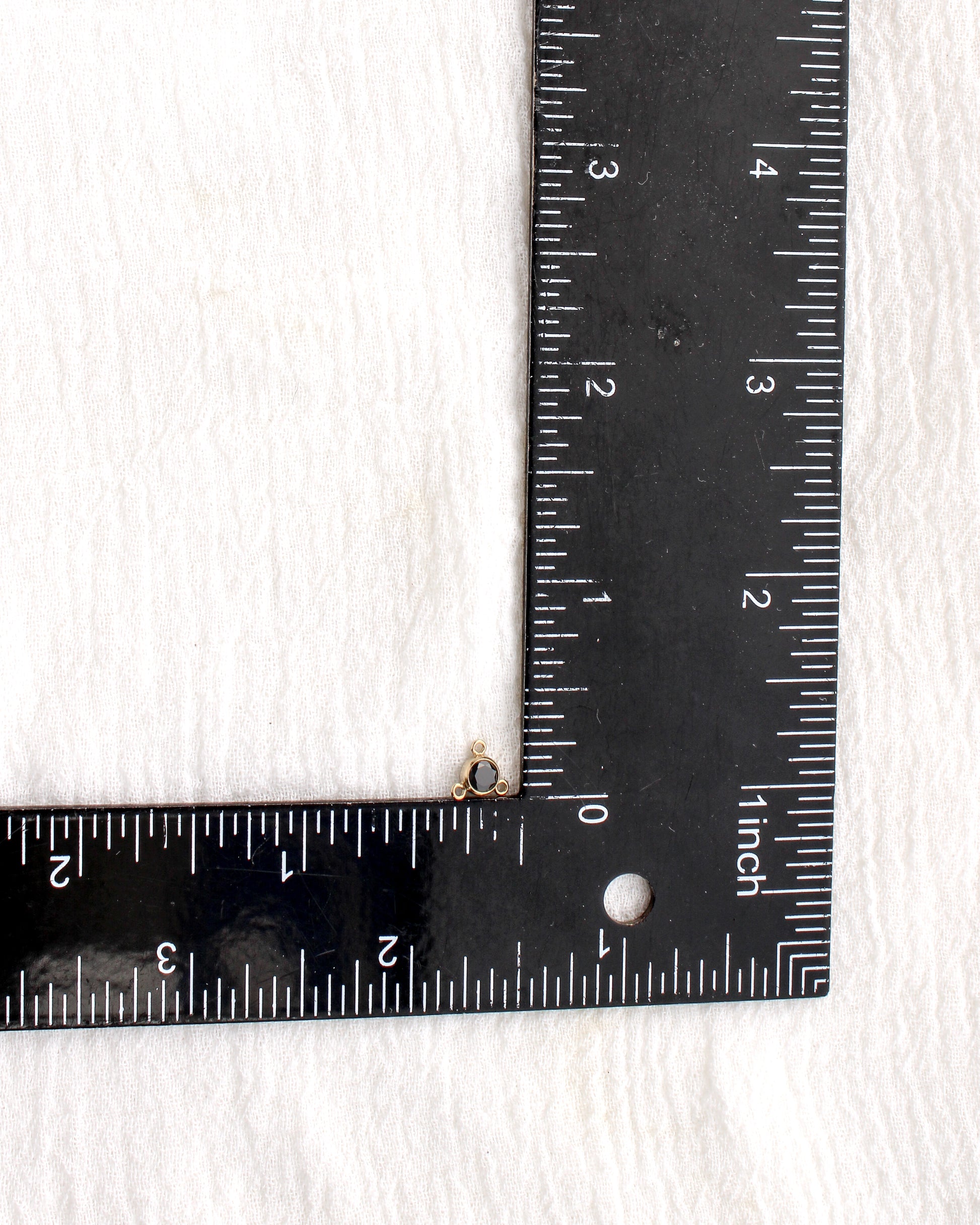 4mm Black CZ Y Connector, CN492
