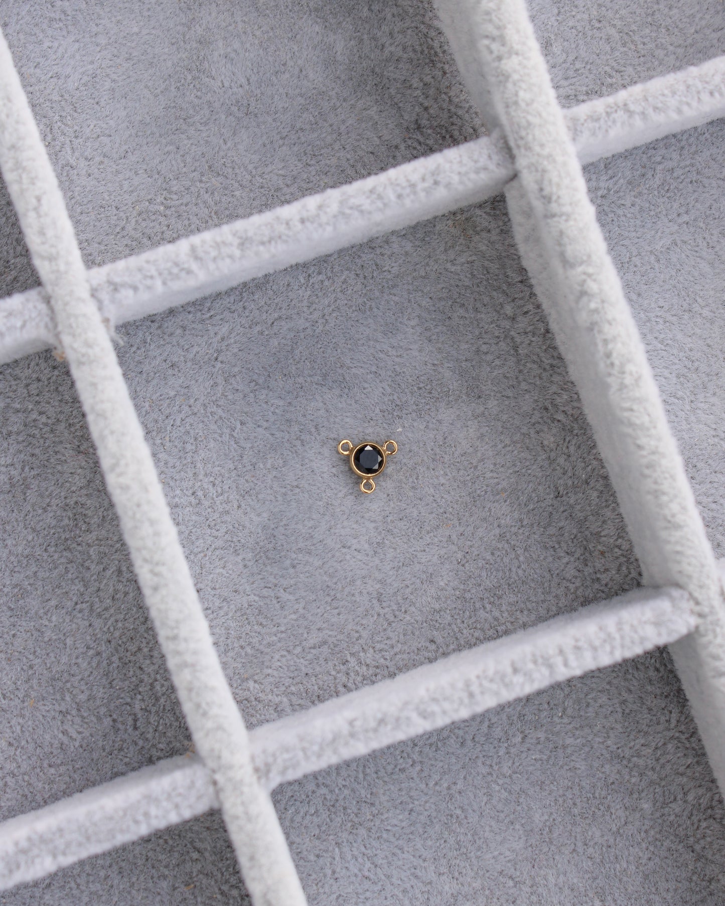 4mm Black CZ Y Connector, CN492