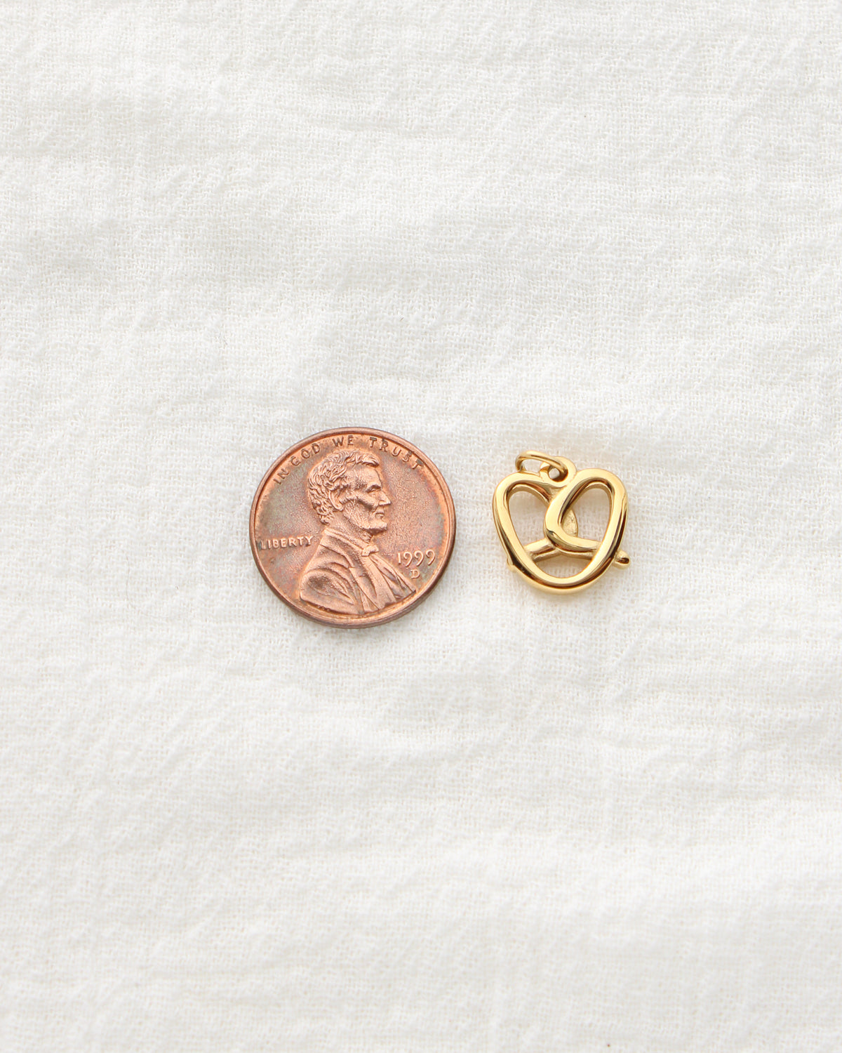 13mm Pretzel PVD Charm, CH468